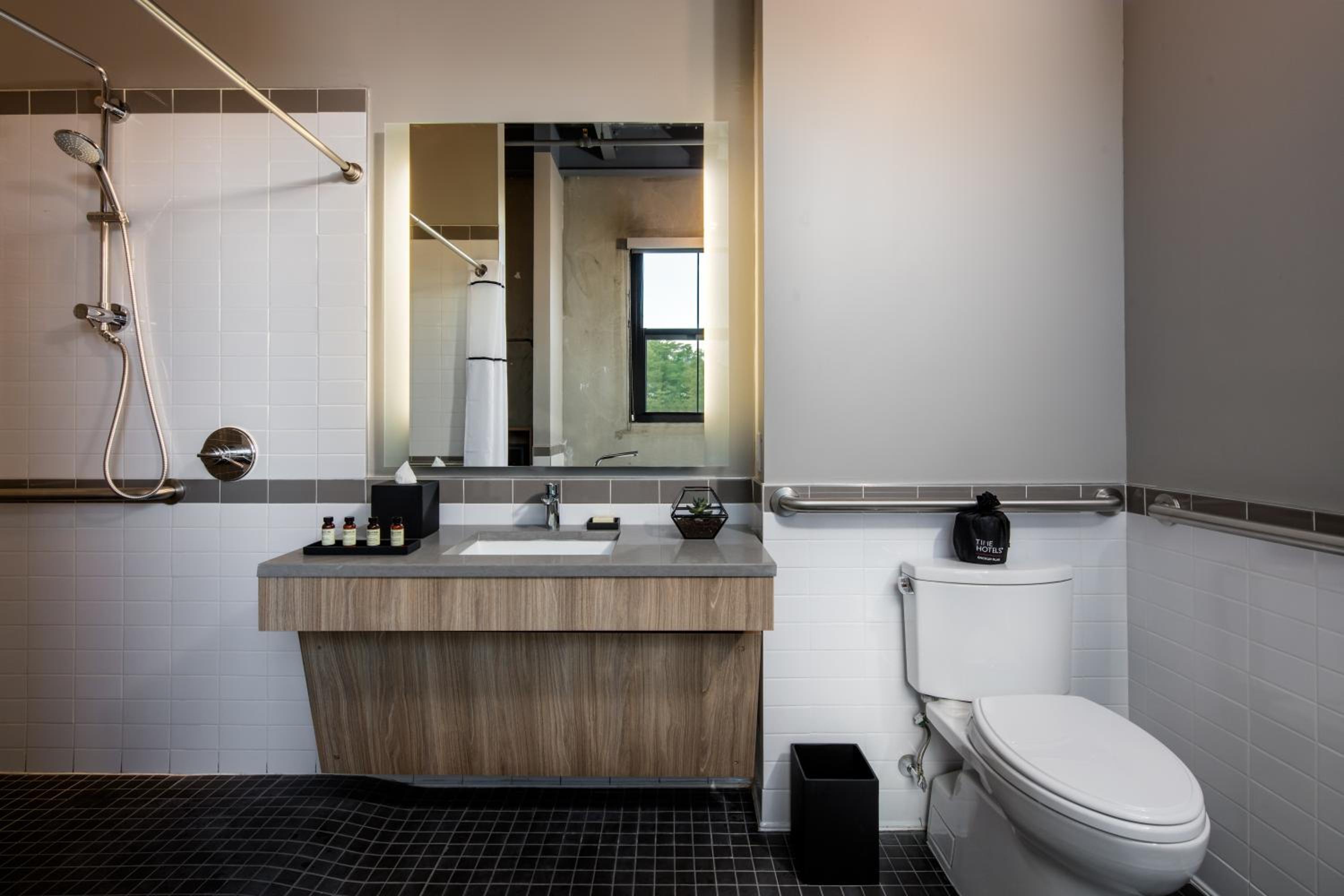 Double Room with Two Double Beds and Roll-In Shower - Disability Access photo 2