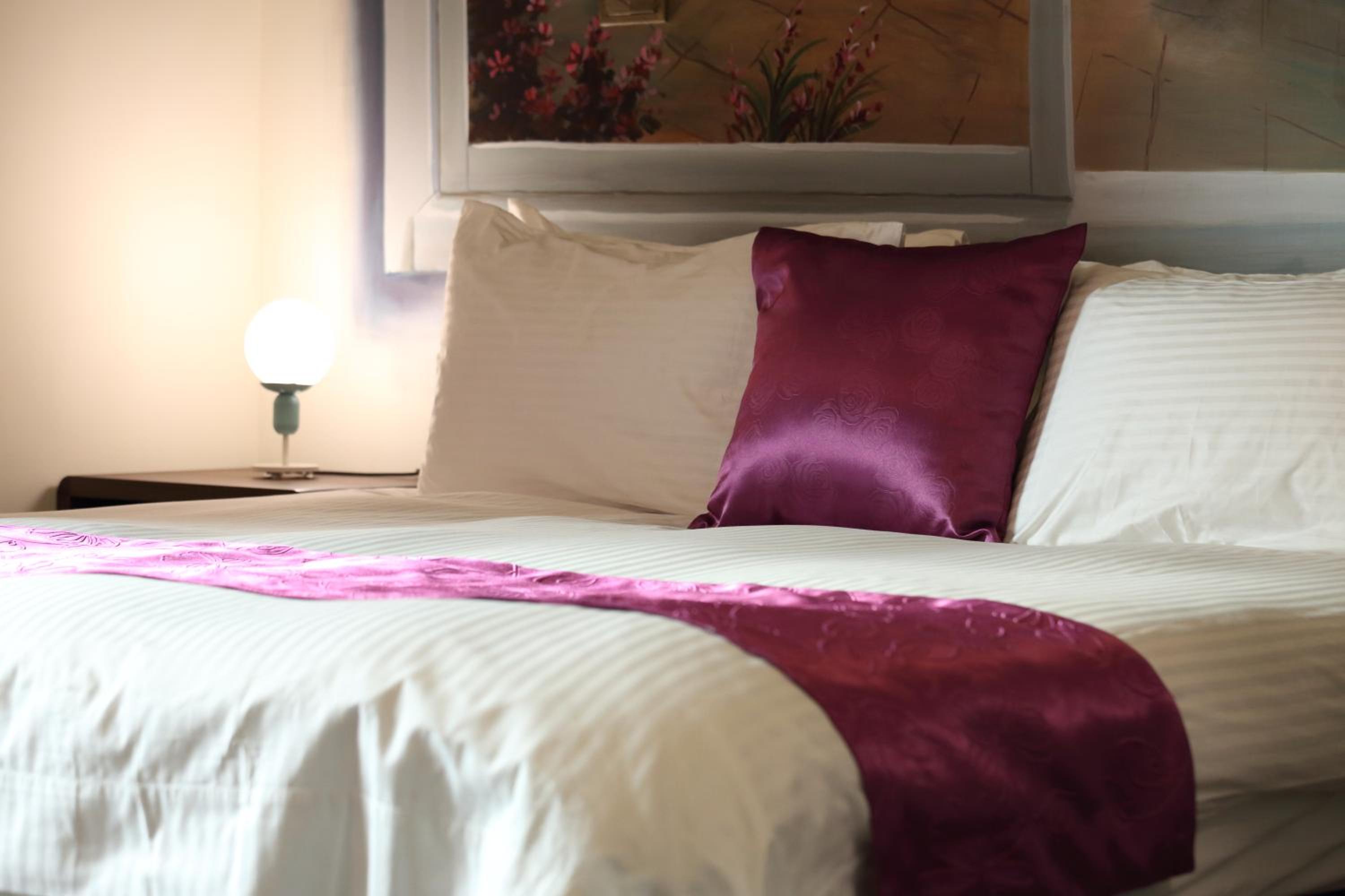 Queen Room photo 1
