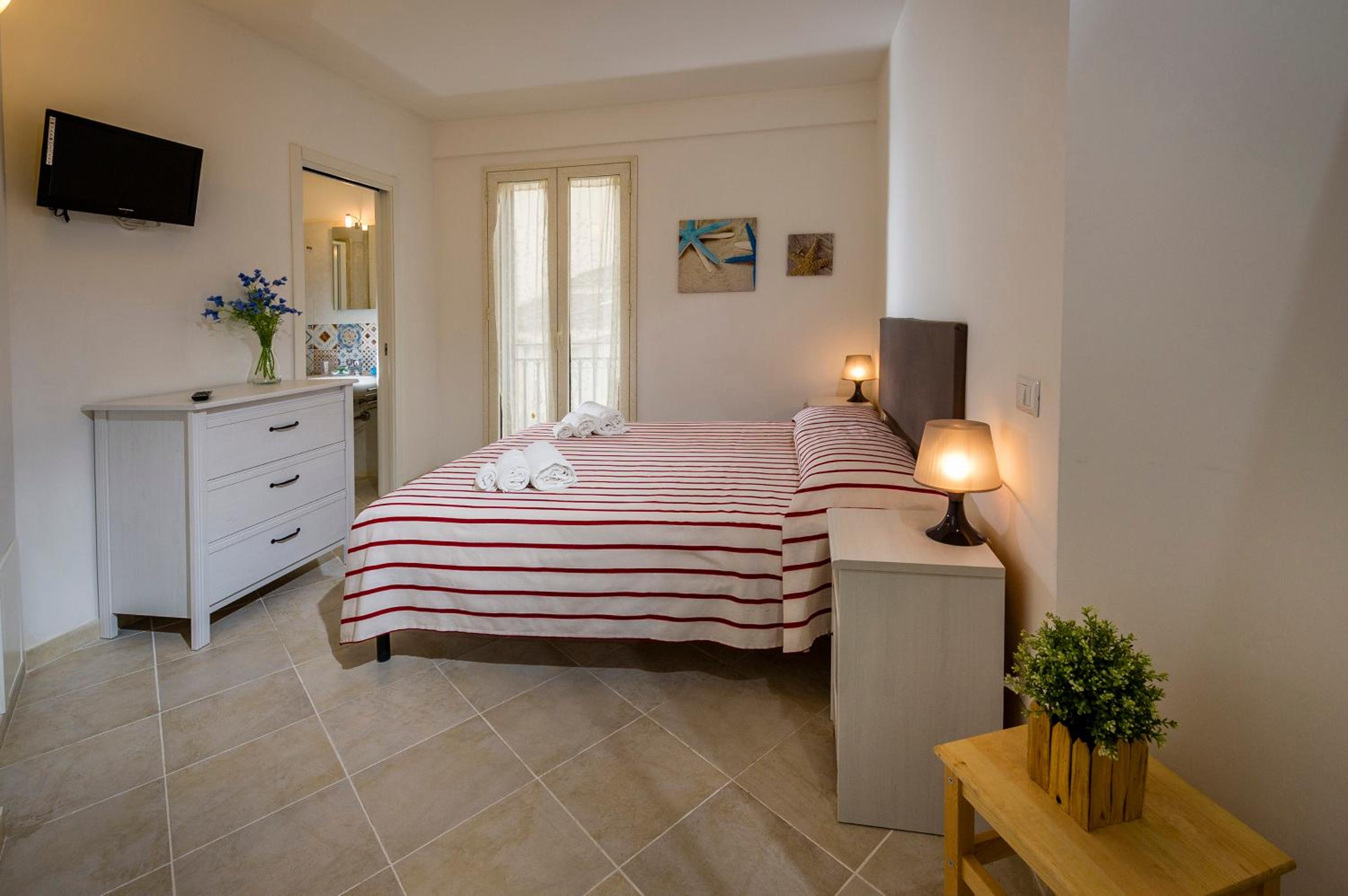 Large Double Room photo 1