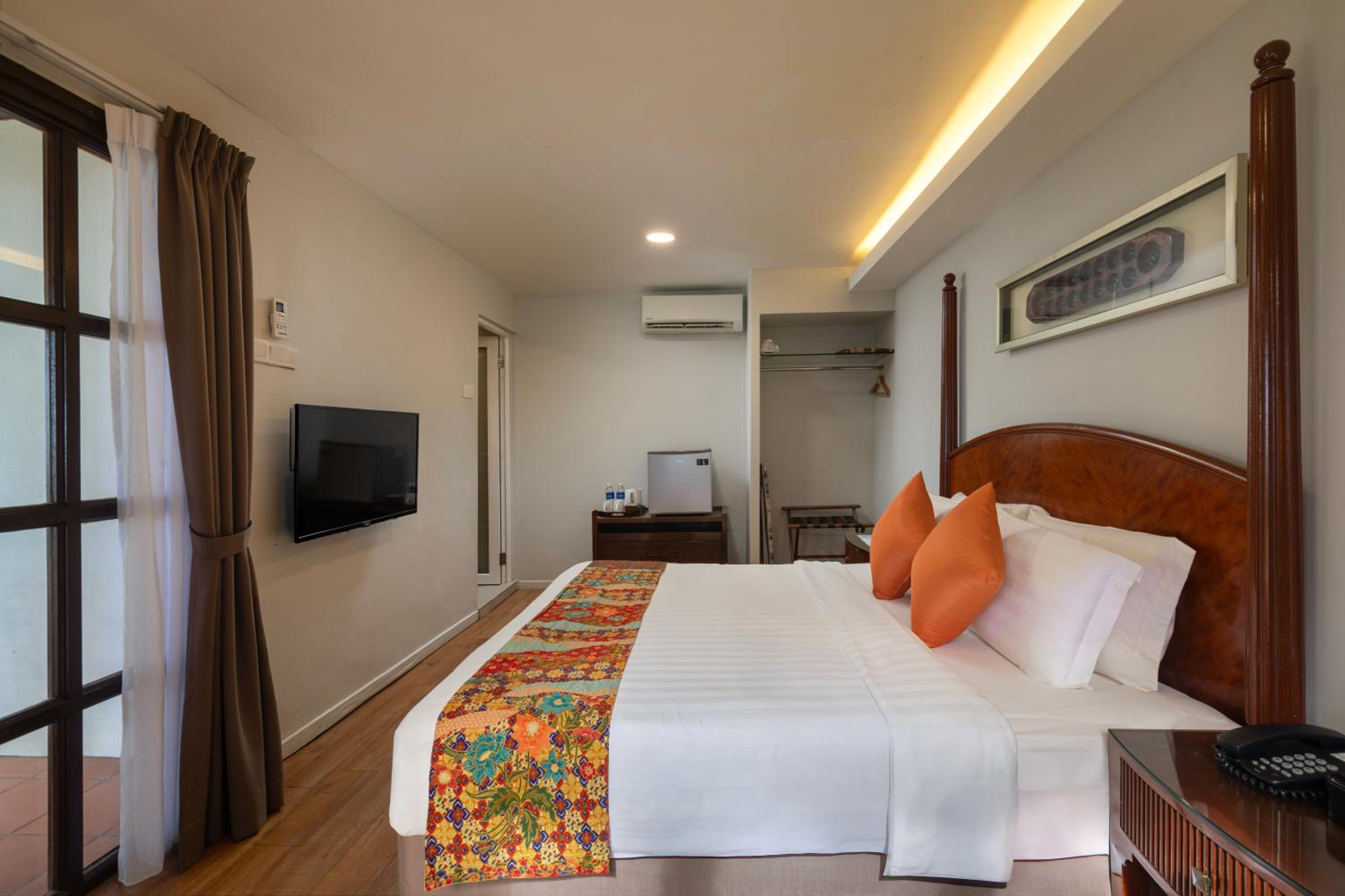 BEACH CHALET SEAVIEW - Photo 2