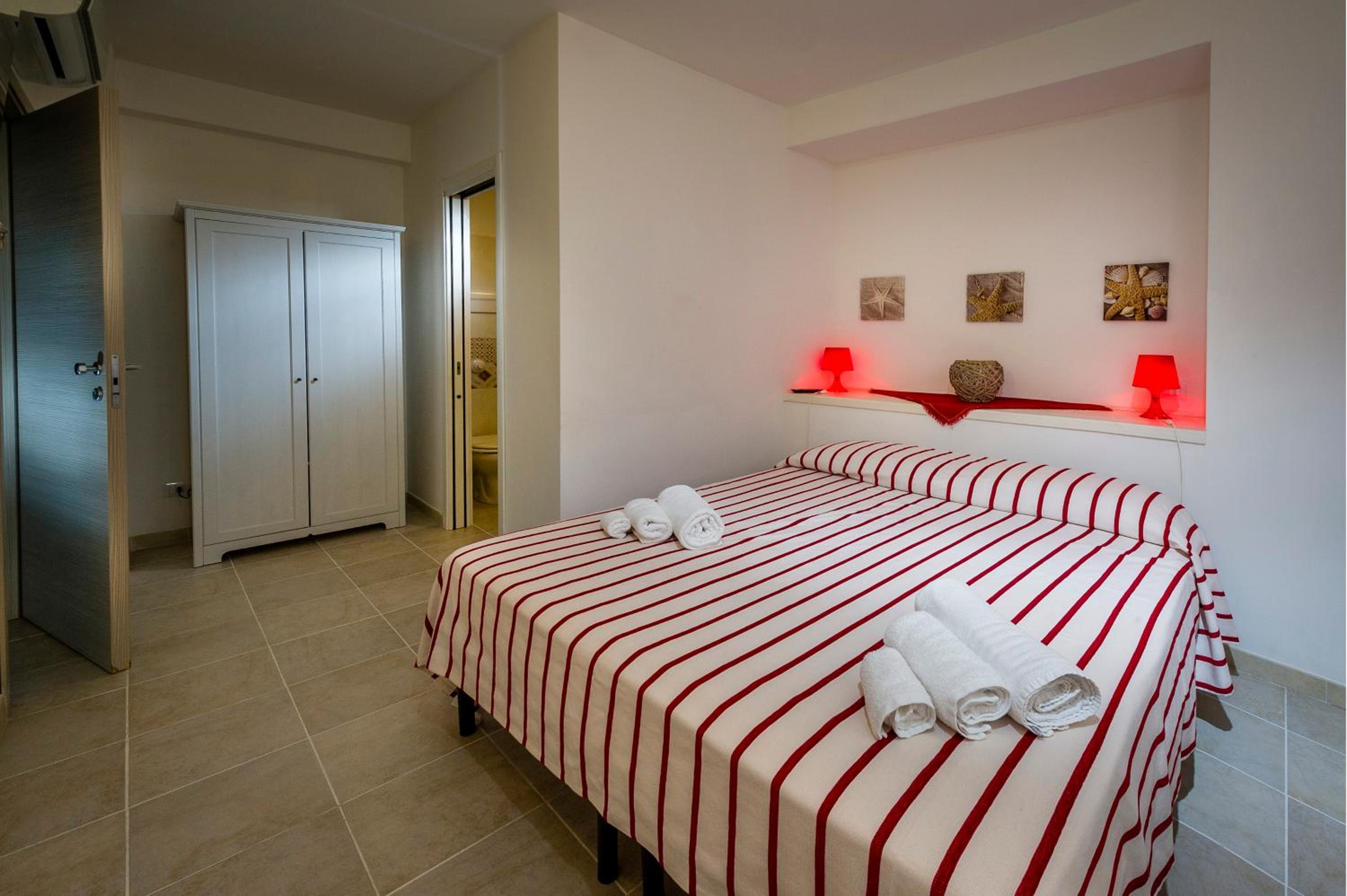 Small Double Room photo 2
