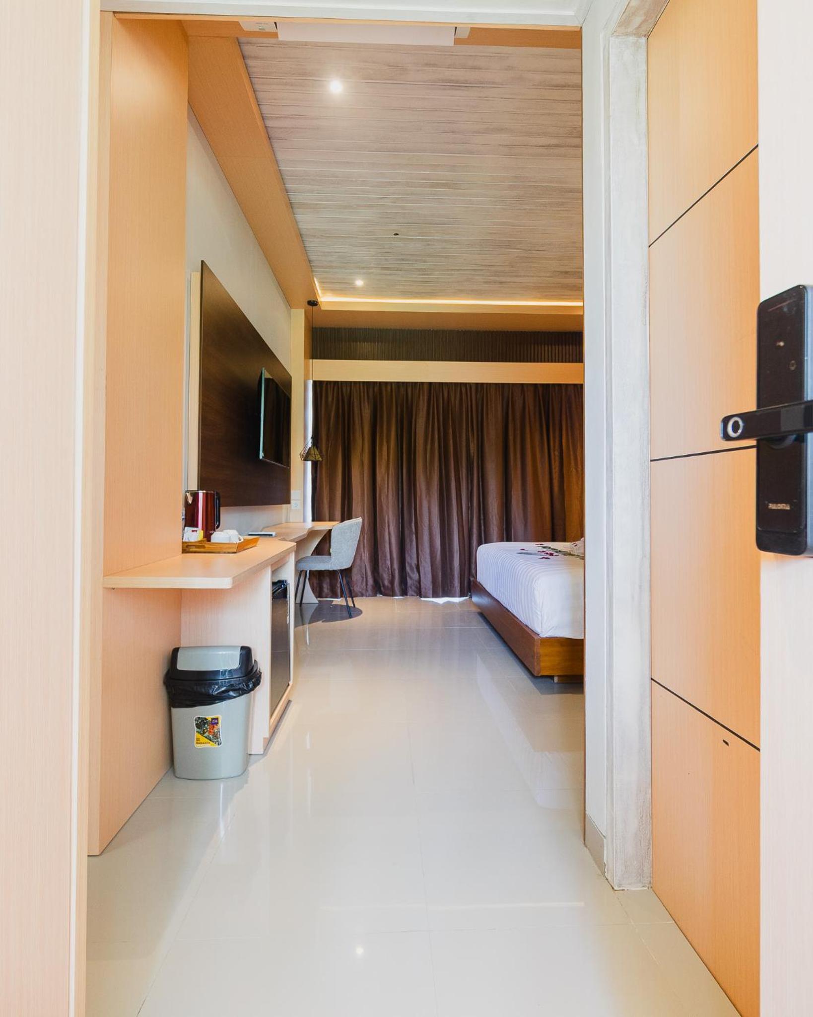 Deluxe Double or Twin Room with Pool View - Photo 30
