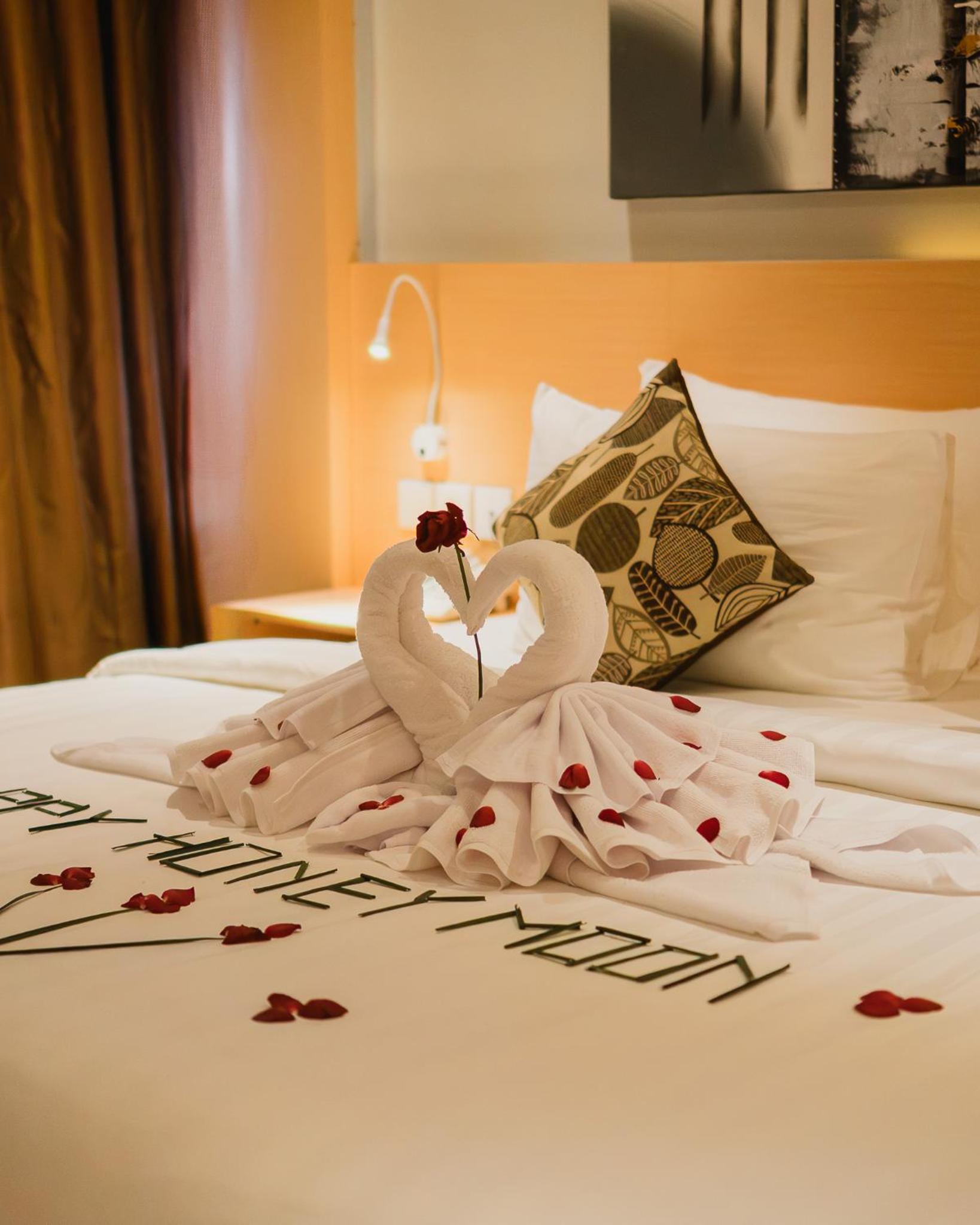 Deluxe Double or Twin Room with Pool View - Photo 27