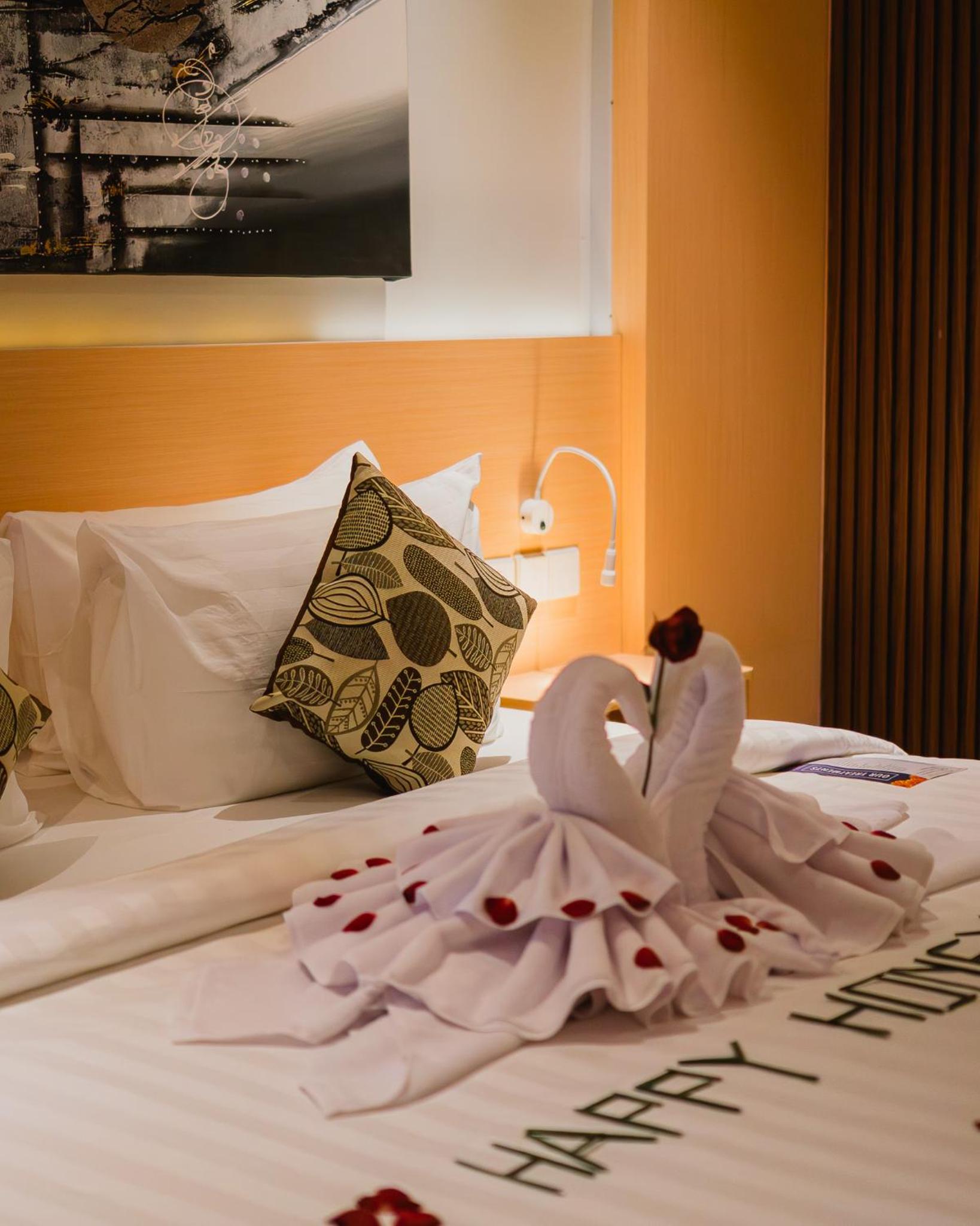 Deluxe Double or Twin Room with Pool View - Photo 26