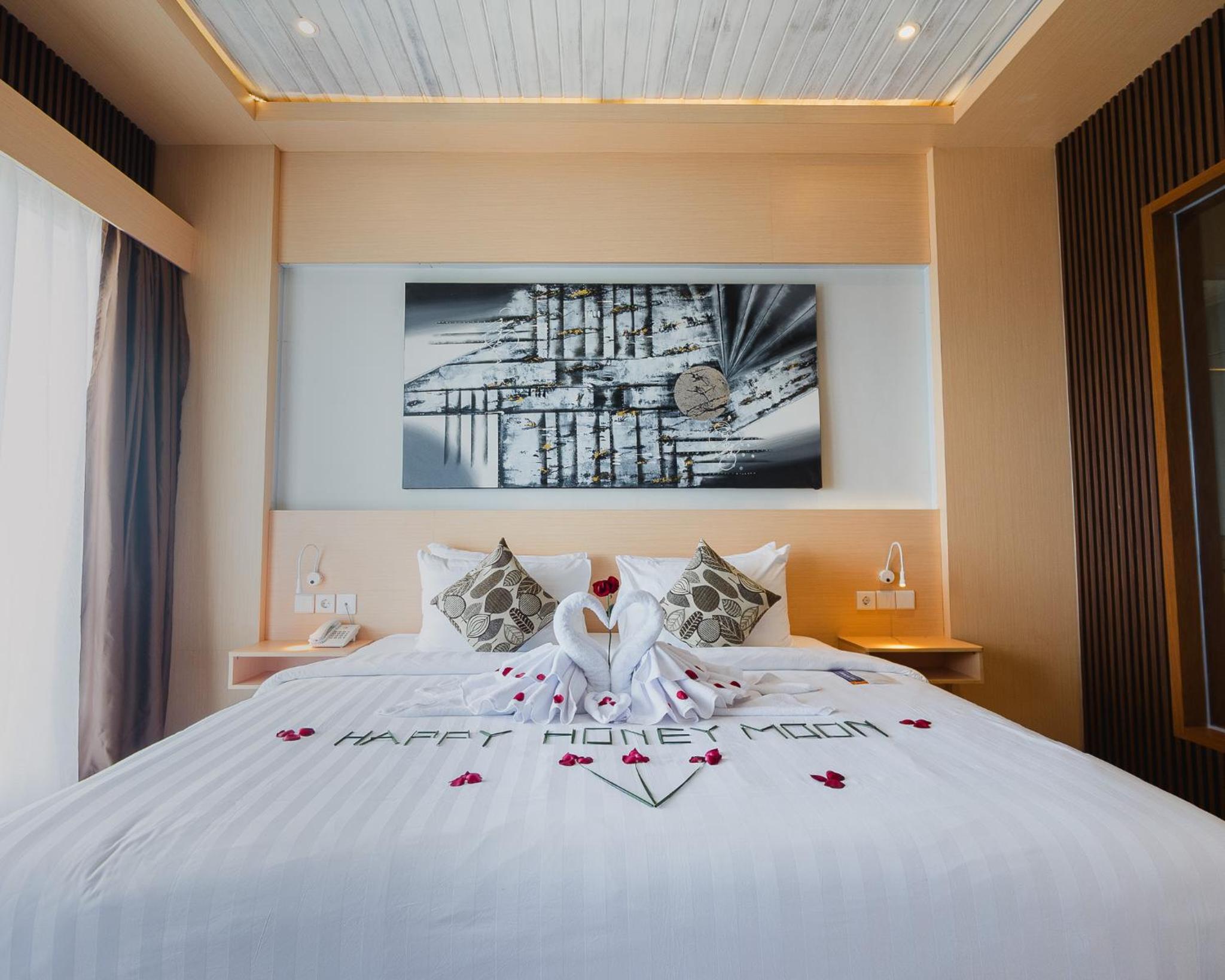 Deluxe Double or Twin Room with Pool View - Photo 8