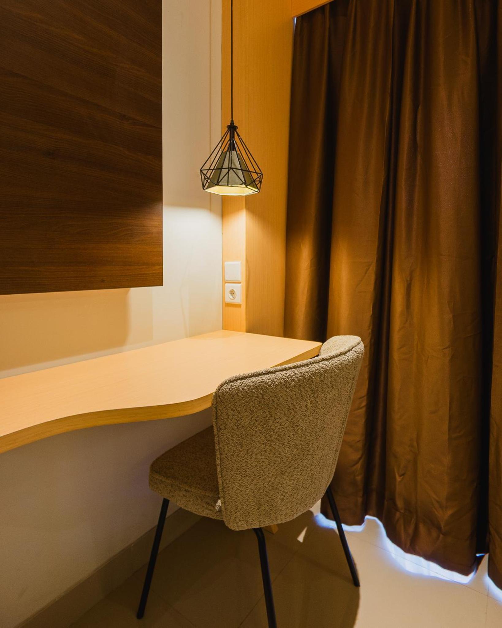 Deluxe Double or Twin Room with Pool View - Photo 9