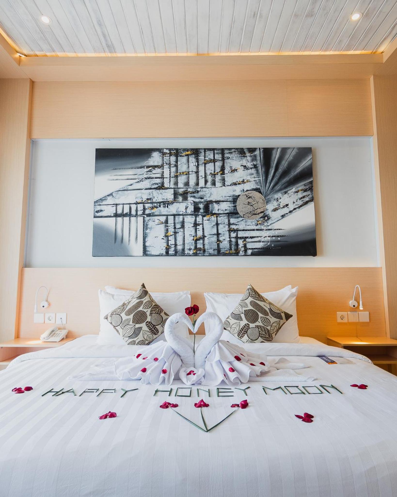 Deluxe Double or Twin Room with Pool View - Photo 23