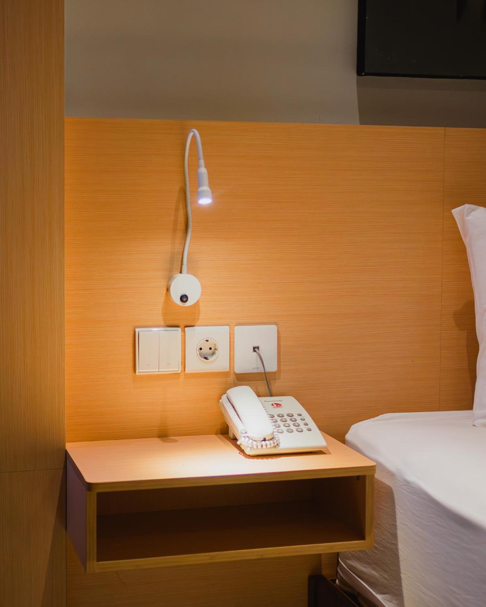 Deluxe Double or Twin Room with Pool View - Photo 31