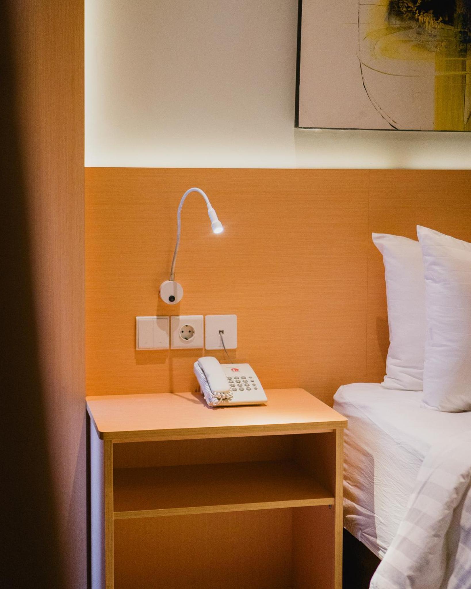Deluxe Double or Twin Room with Pool View - Photo 38