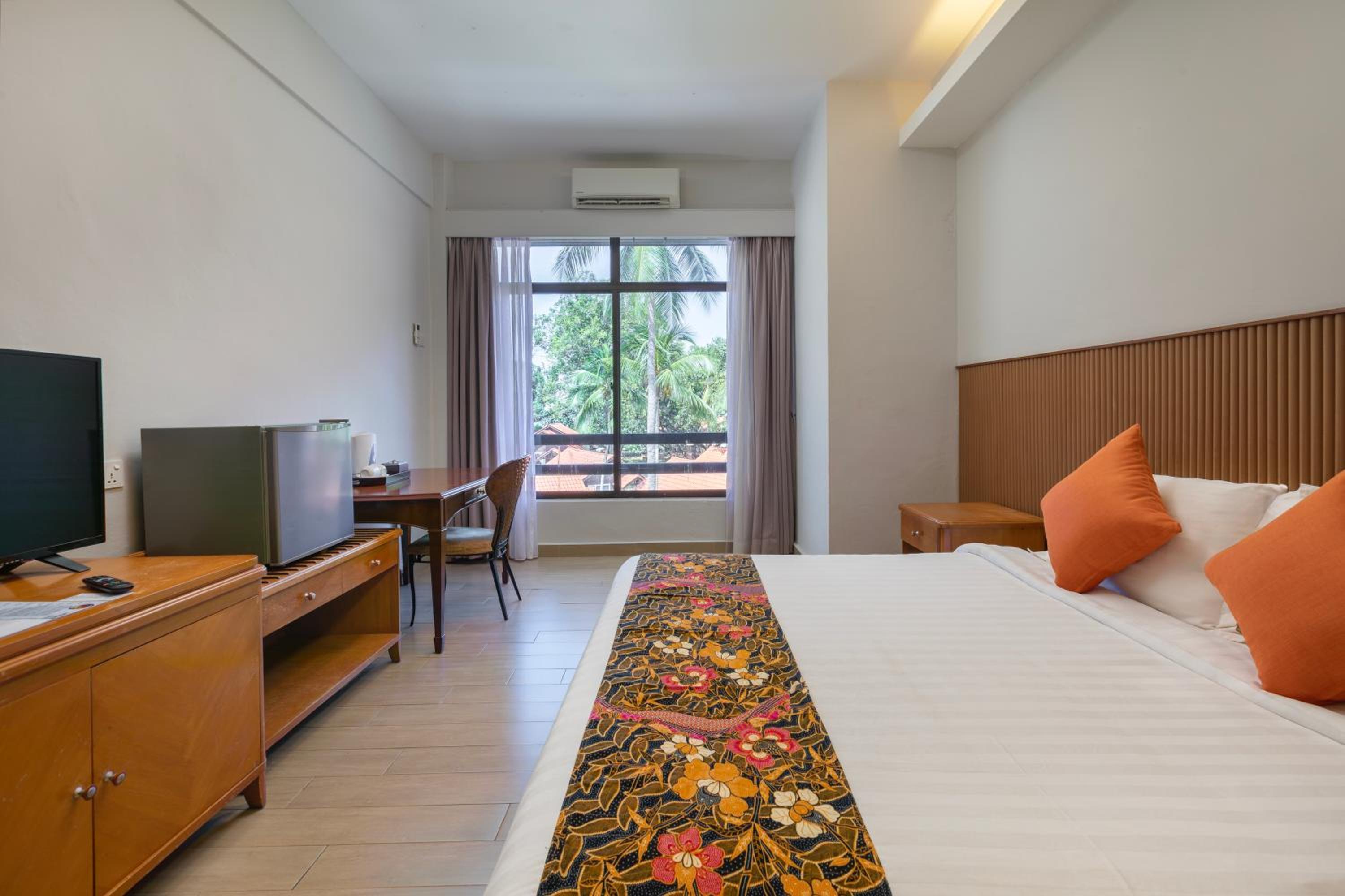 Deluxe King Room - Photo 3