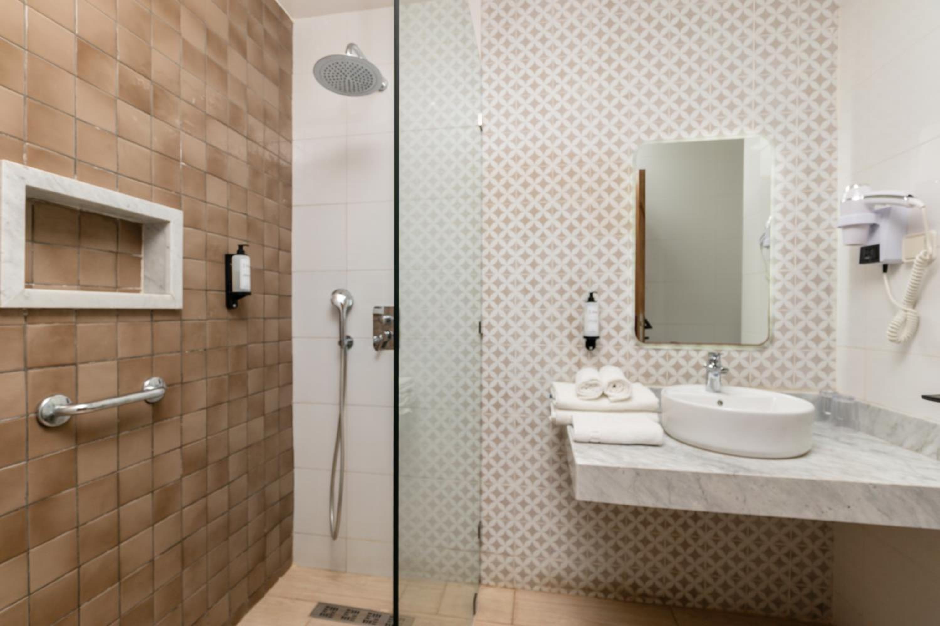 Deluxe Double Room with Balcony photo 2