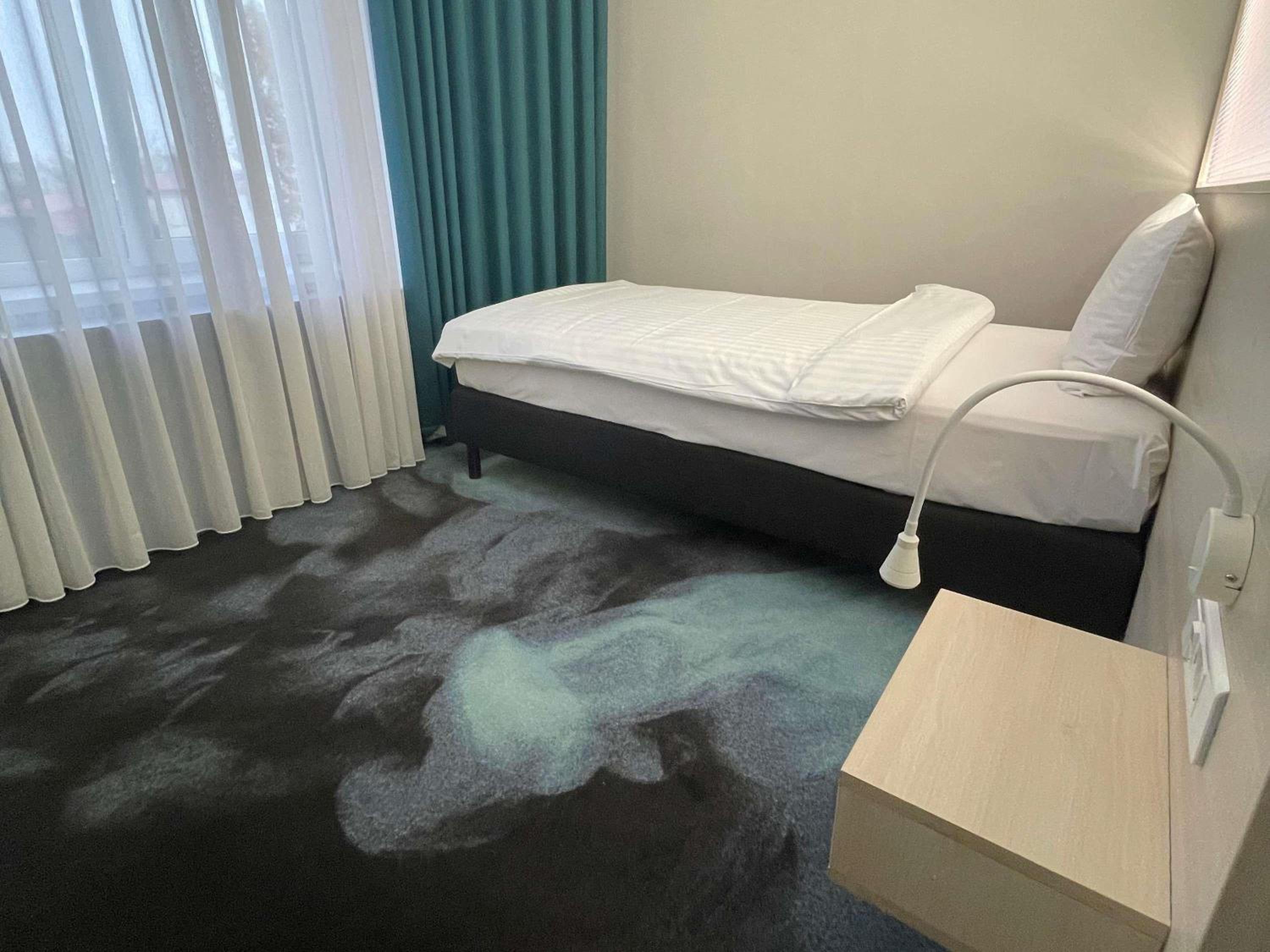 Standard Room With Three Single Beds photo 3