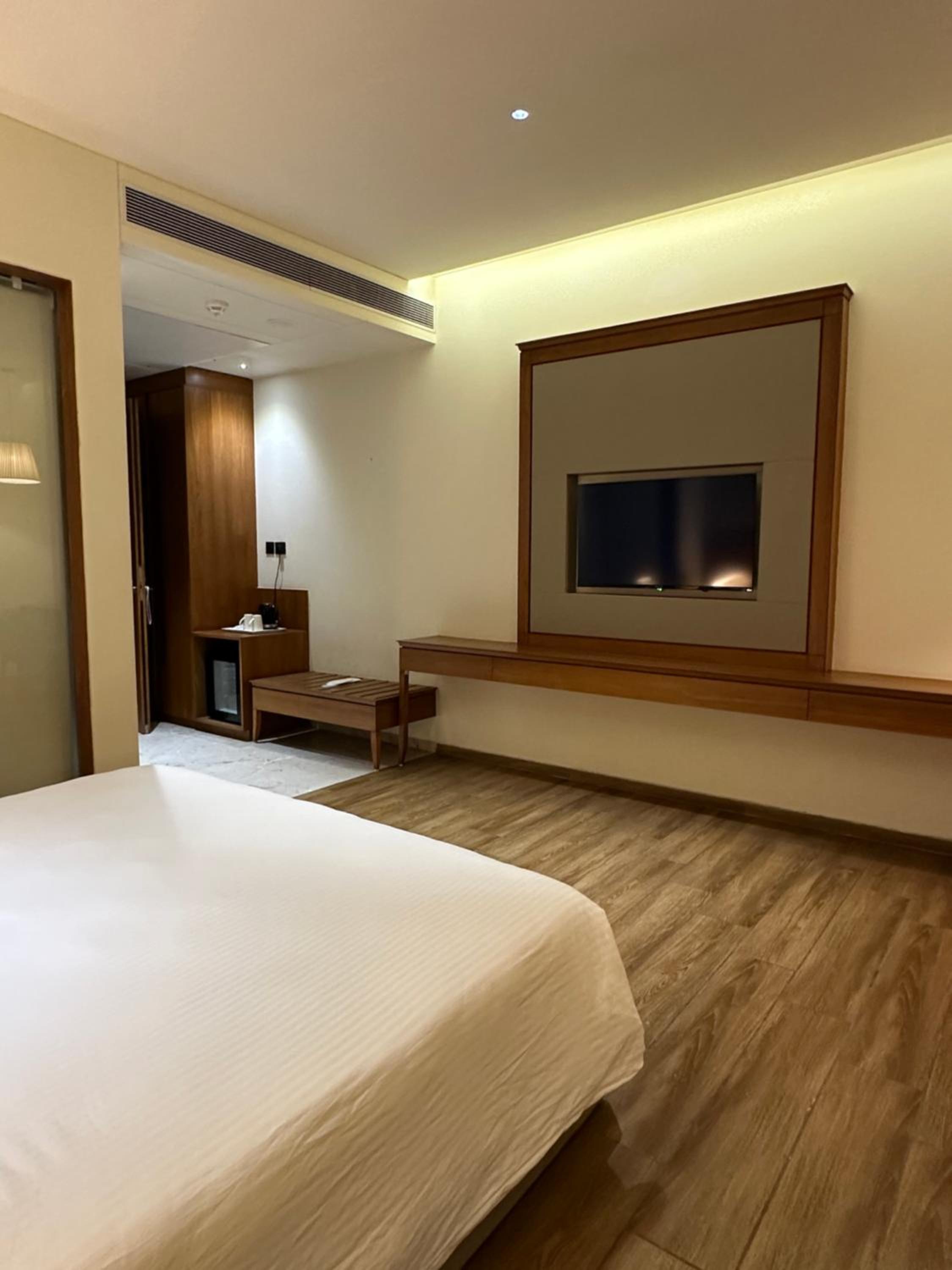 Superior King Room - Photo 3