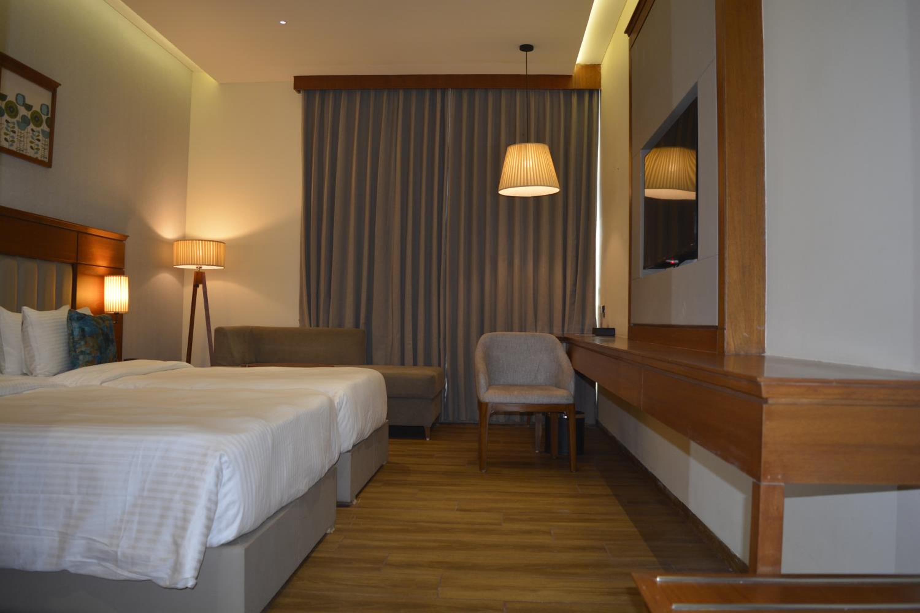 Superior King Room - Photo 4