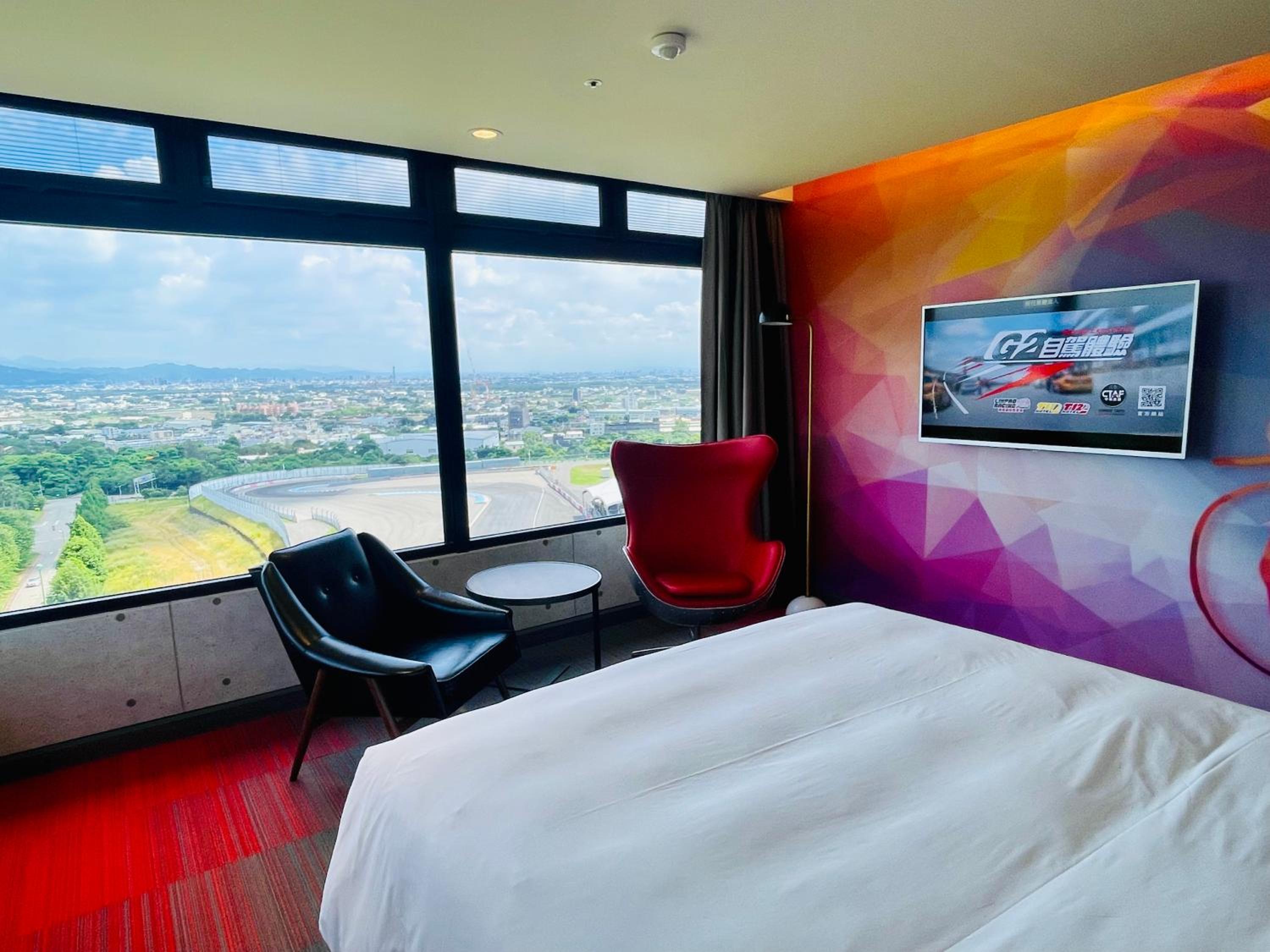 Suite - Photo 5