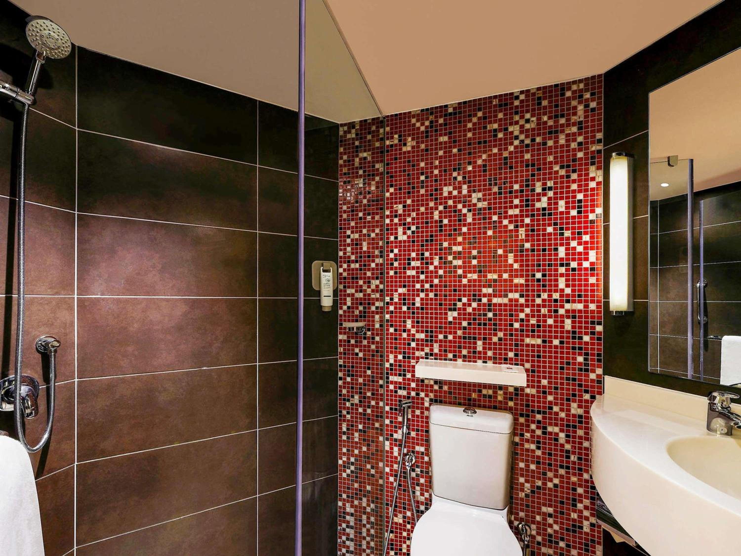 Superior Queen Room - High-Floor Upgrade to a High Floor with 20% off on food & drinks • early check-in/late check-out • Daily treat of 2 Pints of Beer or Non-Alcoholic Beverages. - Photo 4