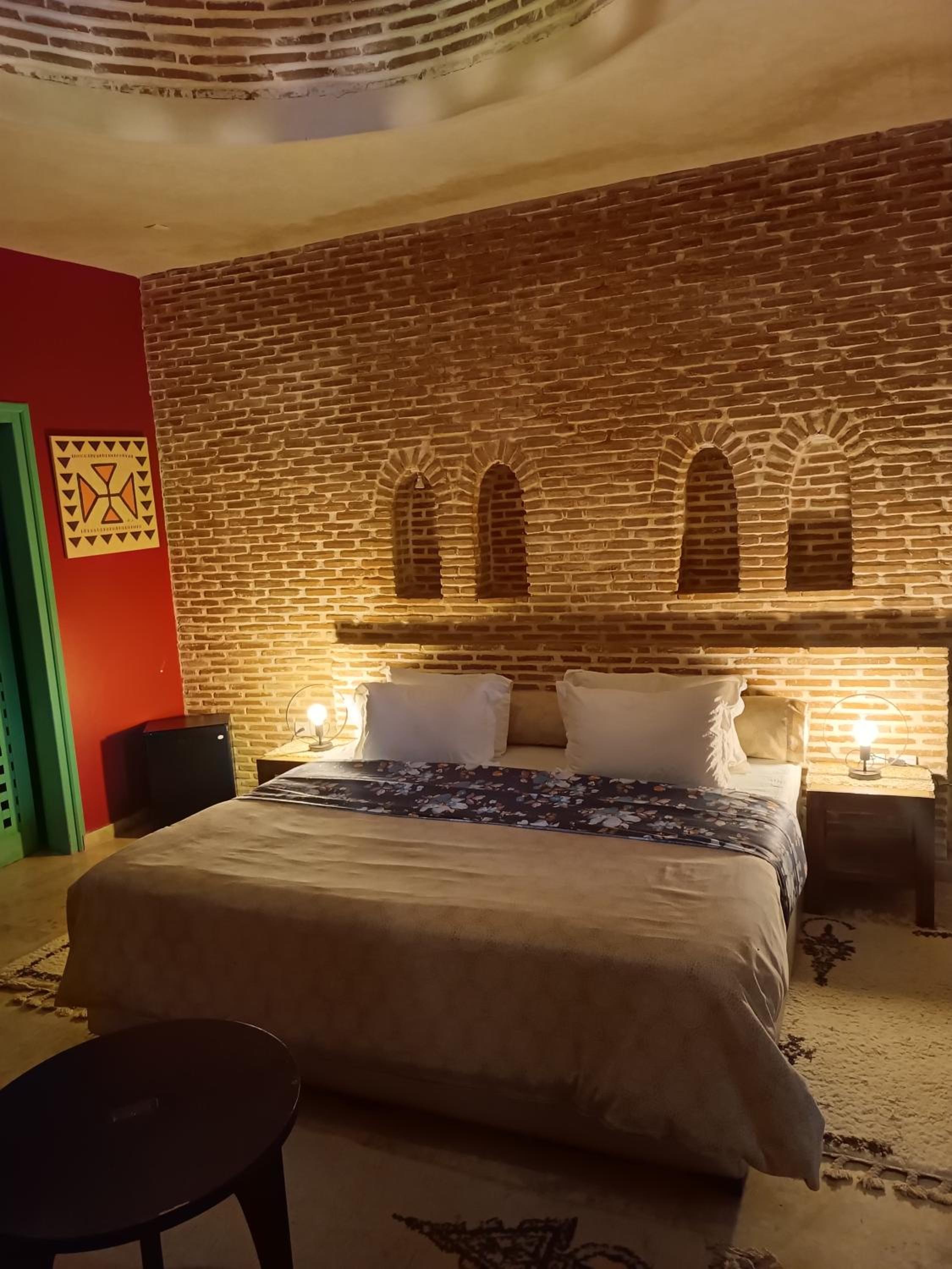 Suite with Pool View - Photo 6