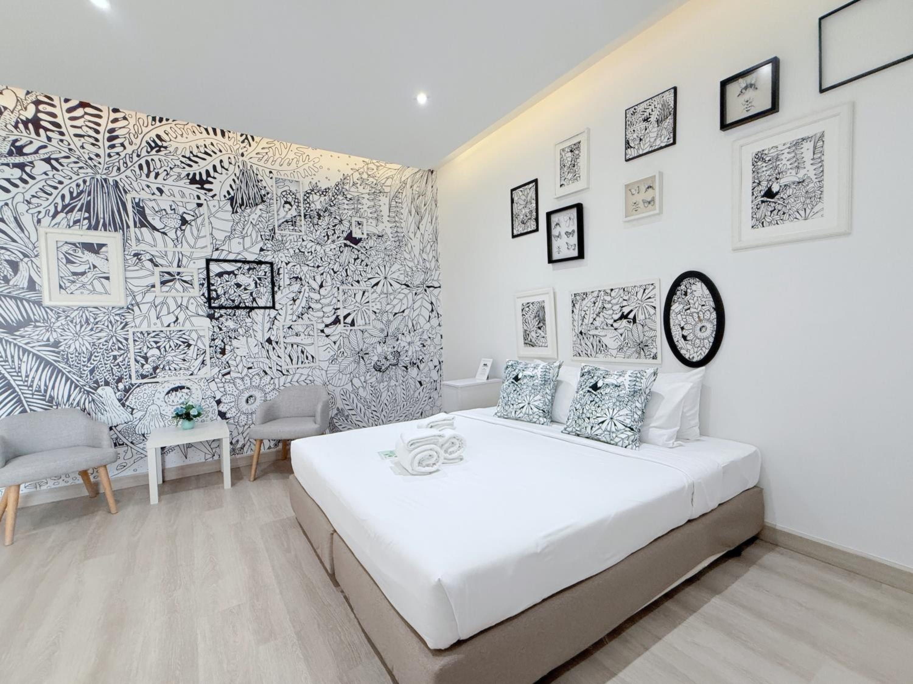 Deluxe King Room photo 1