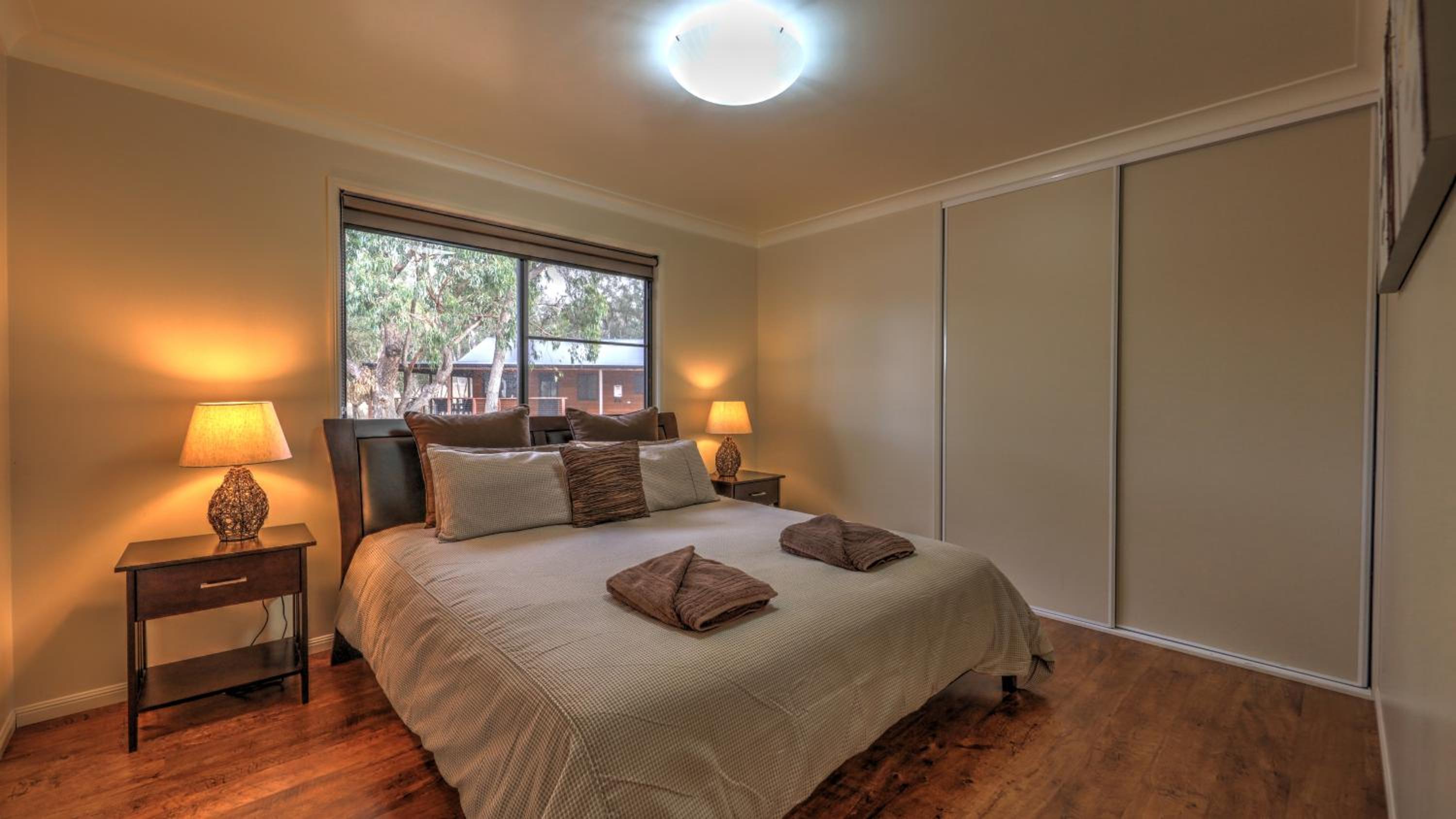 3 Bedroom Waterfront Lodge photo 1