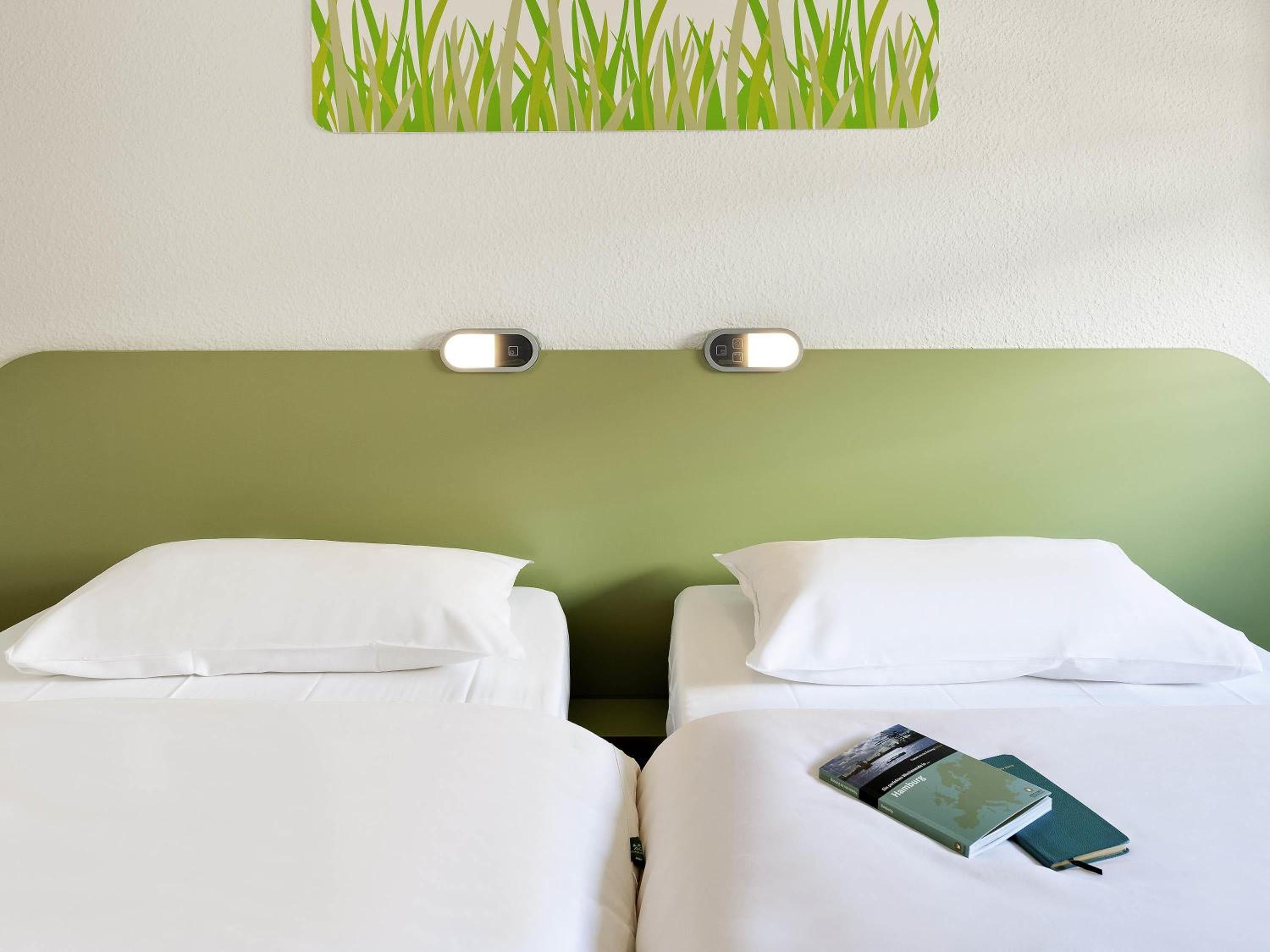 Standard Room with Two Single Bed - Photo 1