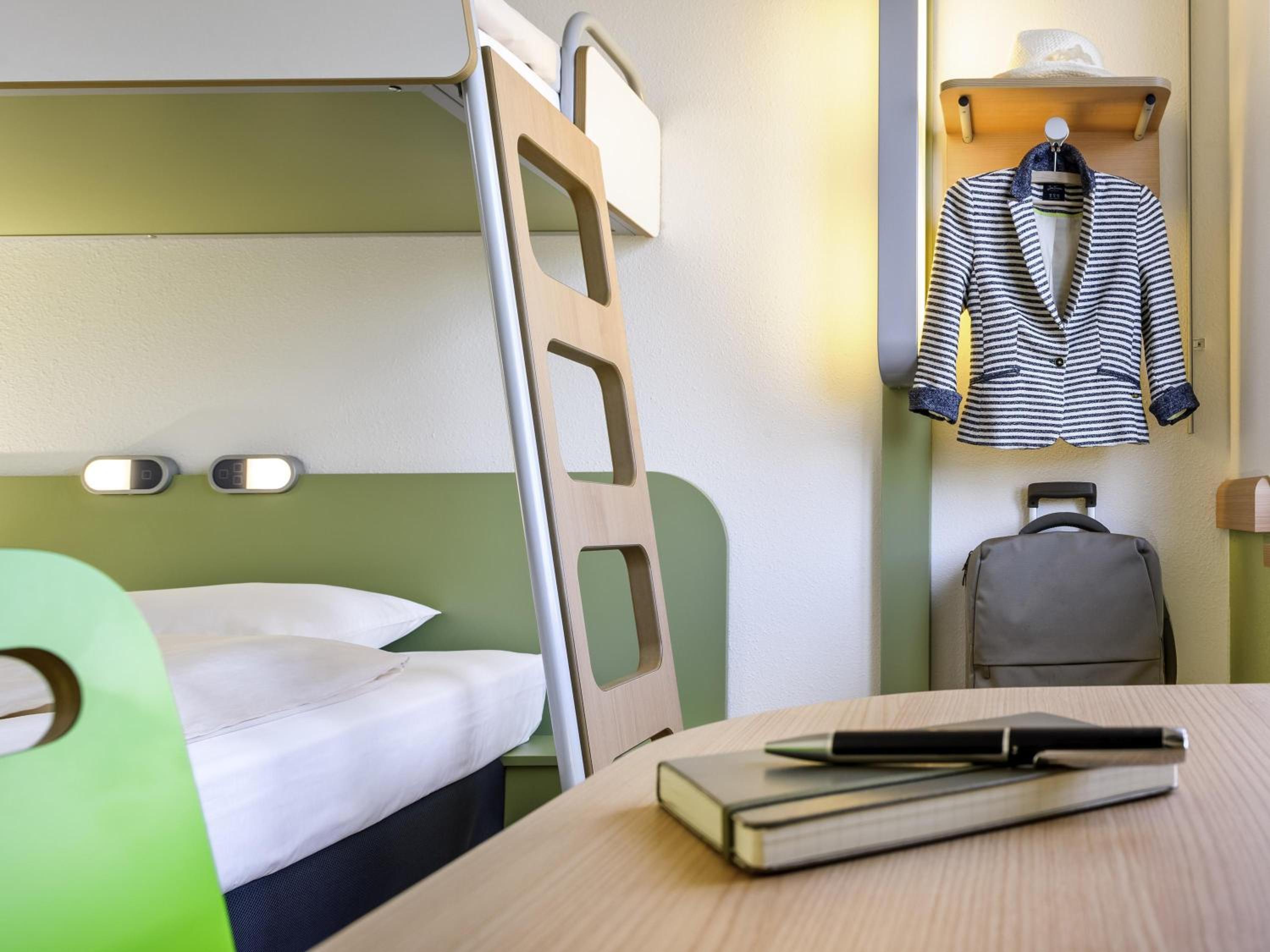 Standard Room With Three Single Beds photo 1