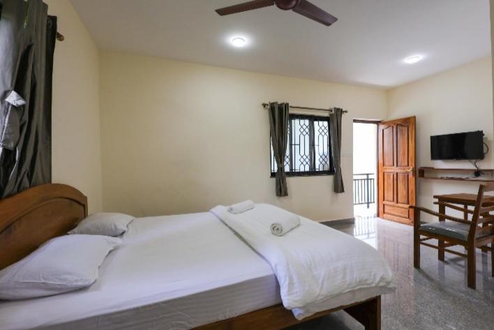 Double or Twin Room photo 2