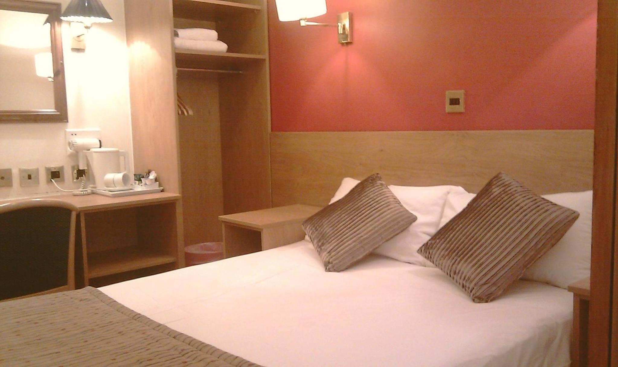 Family Room - En Suite photo 2