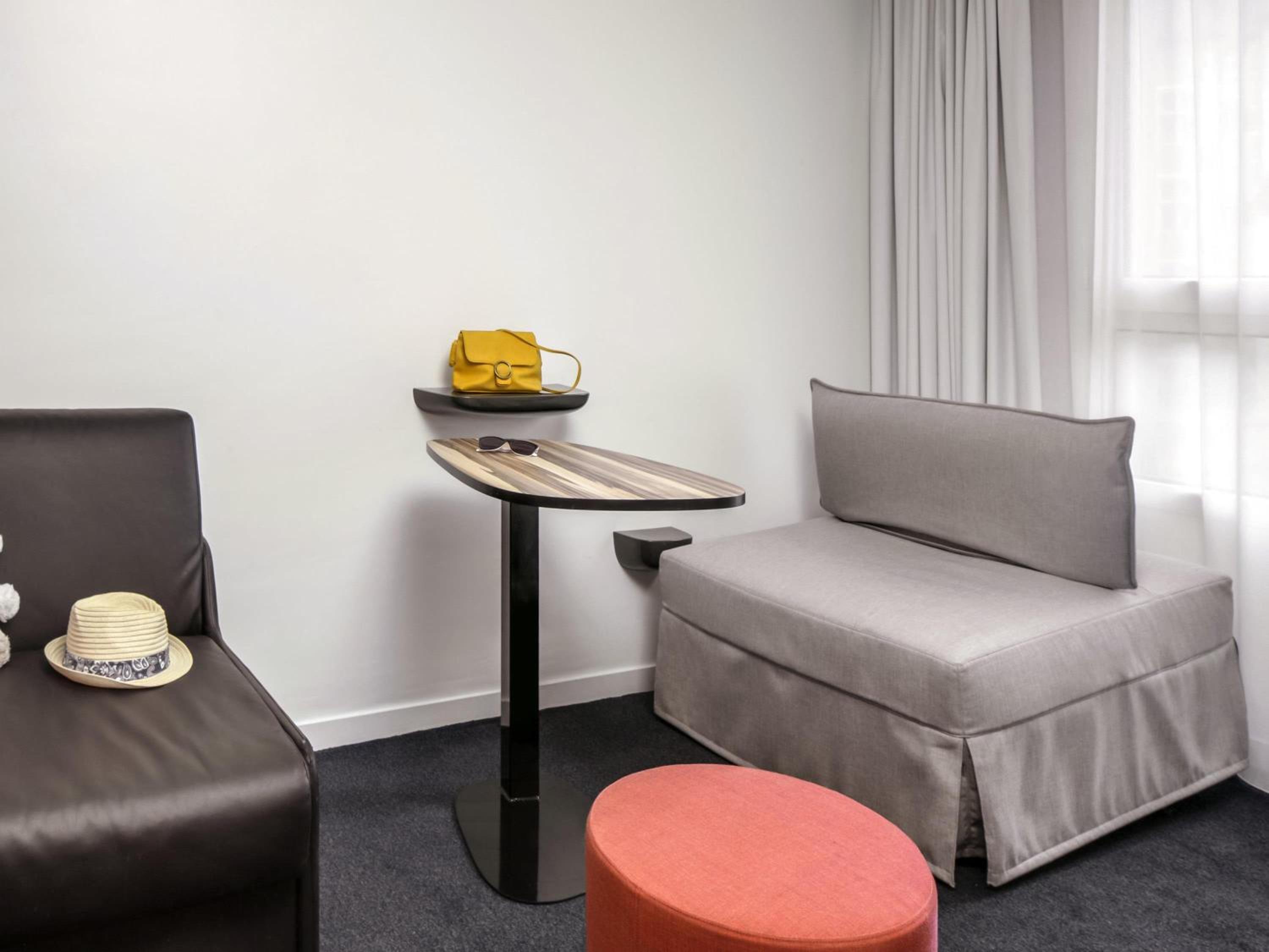 Family Suite with One Double Bed and Two Sofa Beds - Photo 3