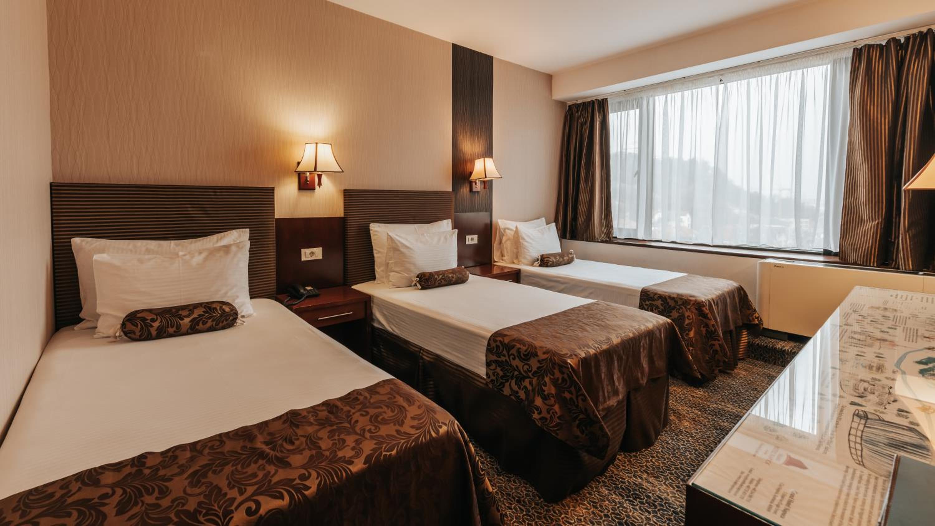Triple Room with City View