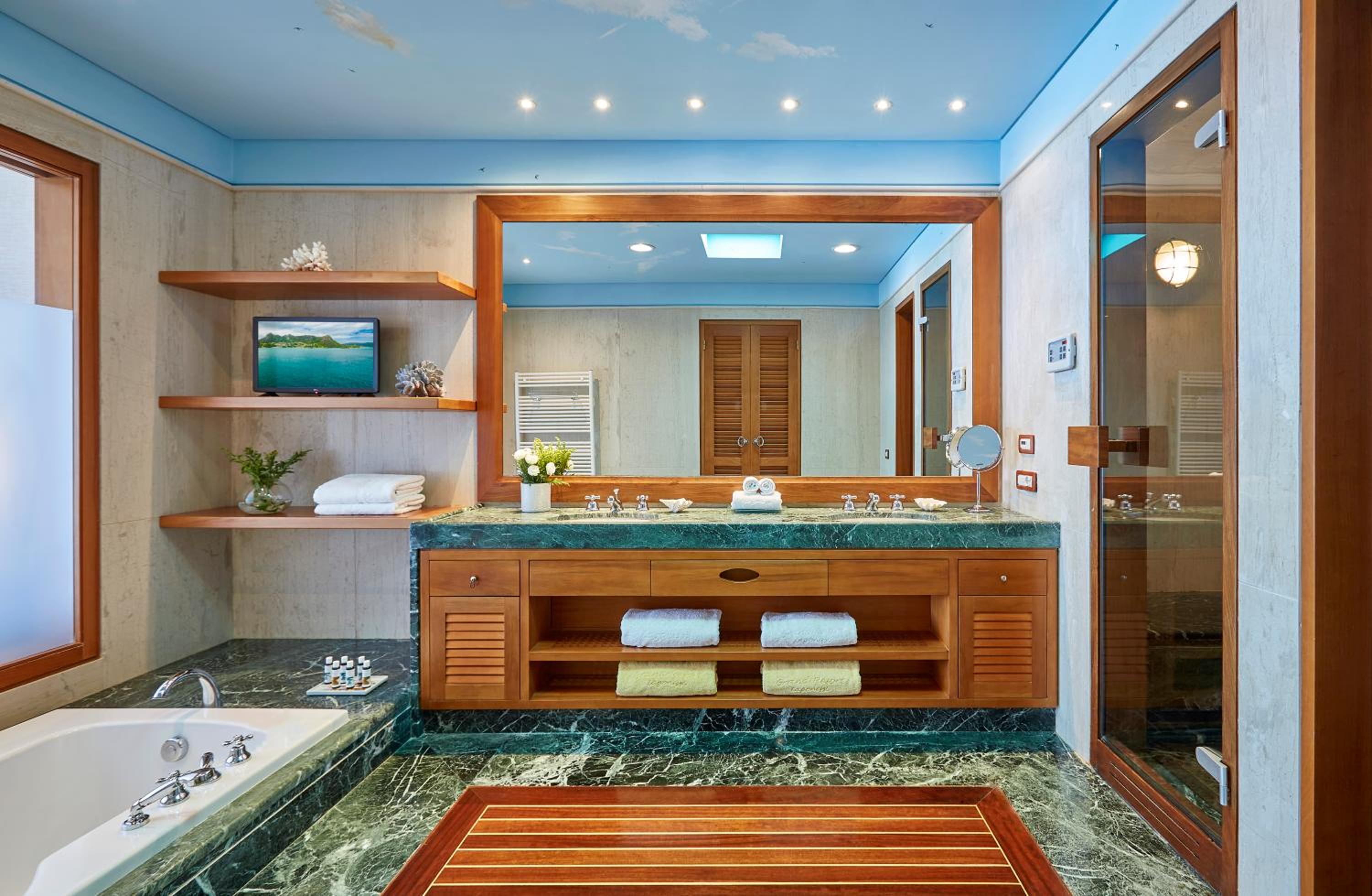 Family Room with Sea View photo 2
