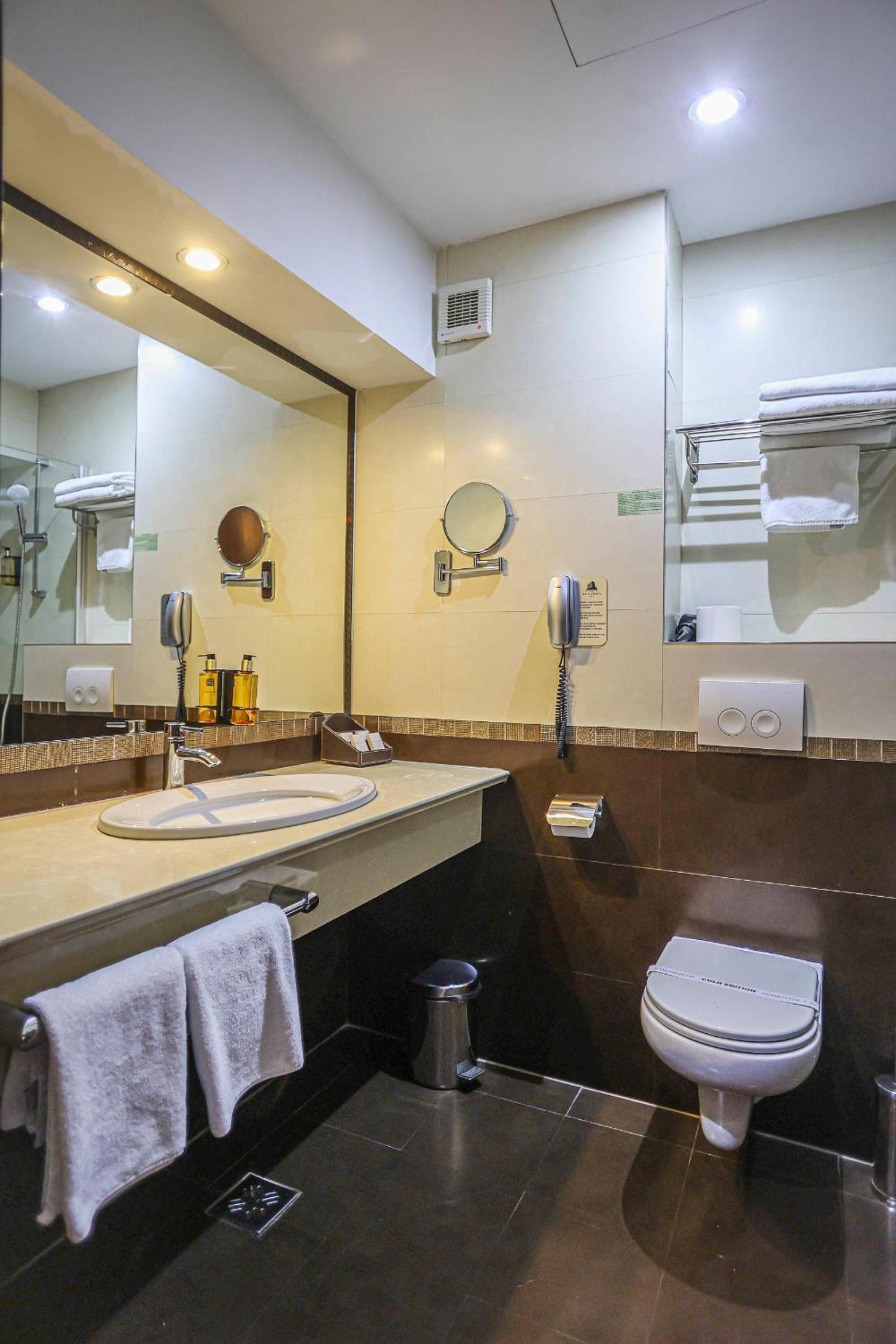 Triple Room with City View