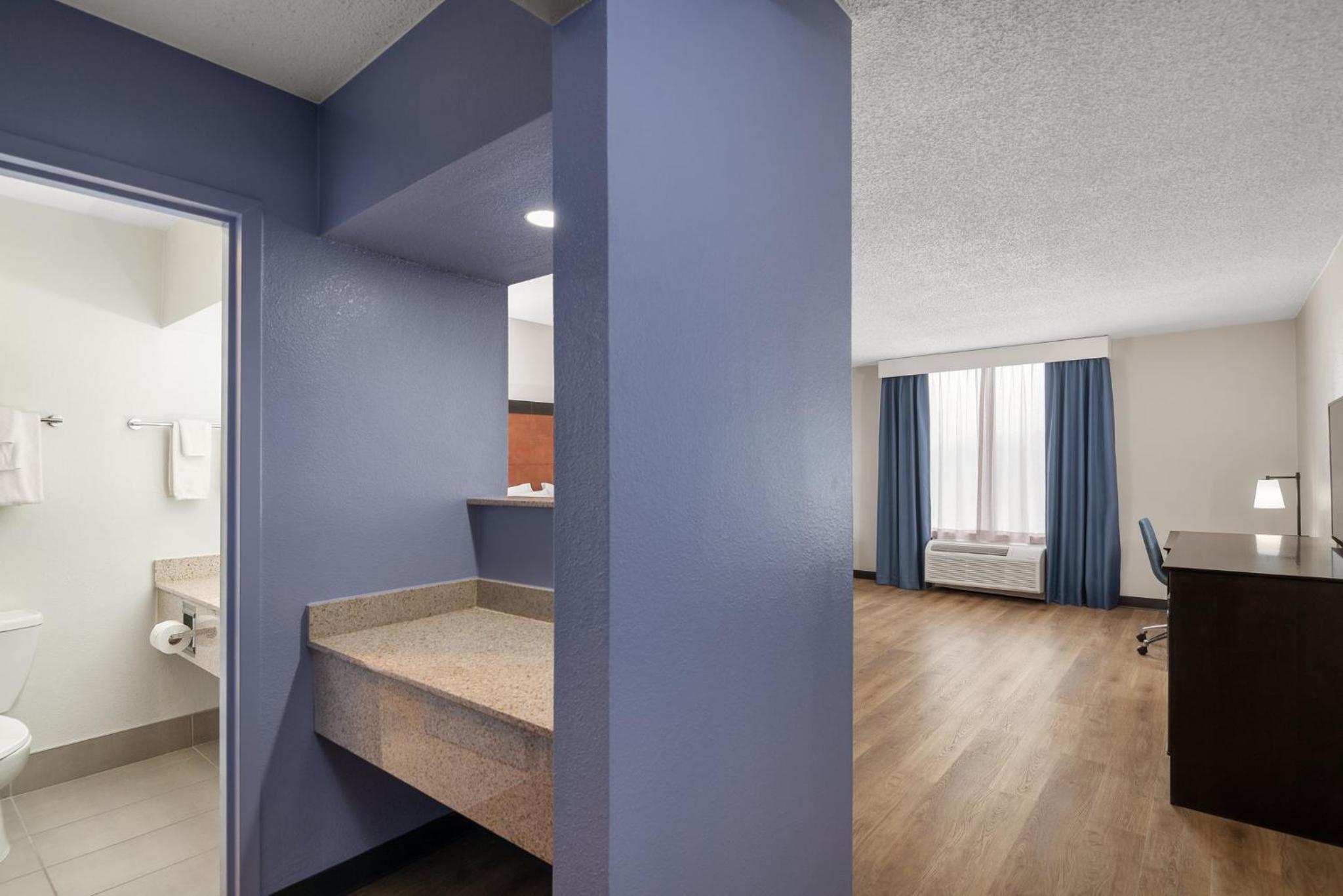 King Suite - Photo 6
