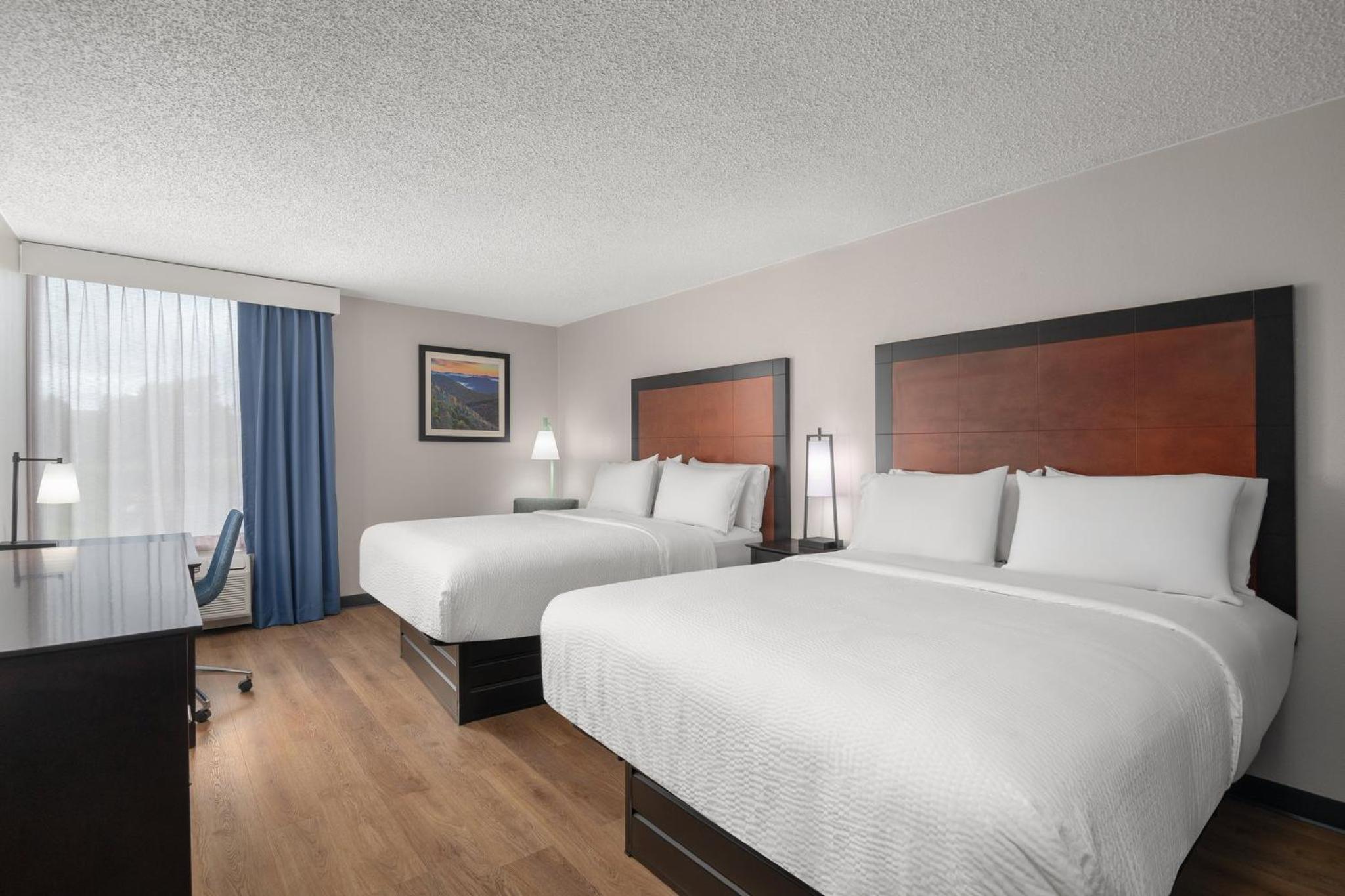 Standard Room with Two Queen Beds - Photo 1