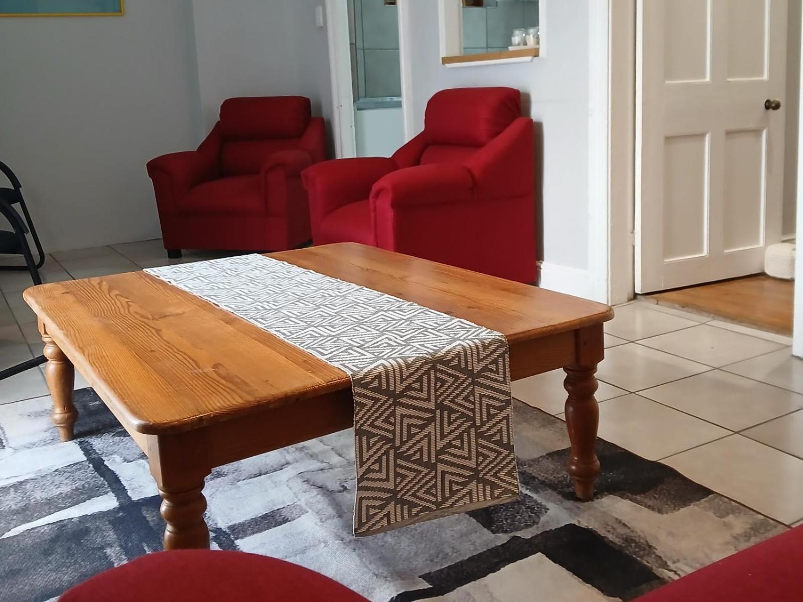 Deluxe Two-Bedroom Apartment with Garden View photo 2