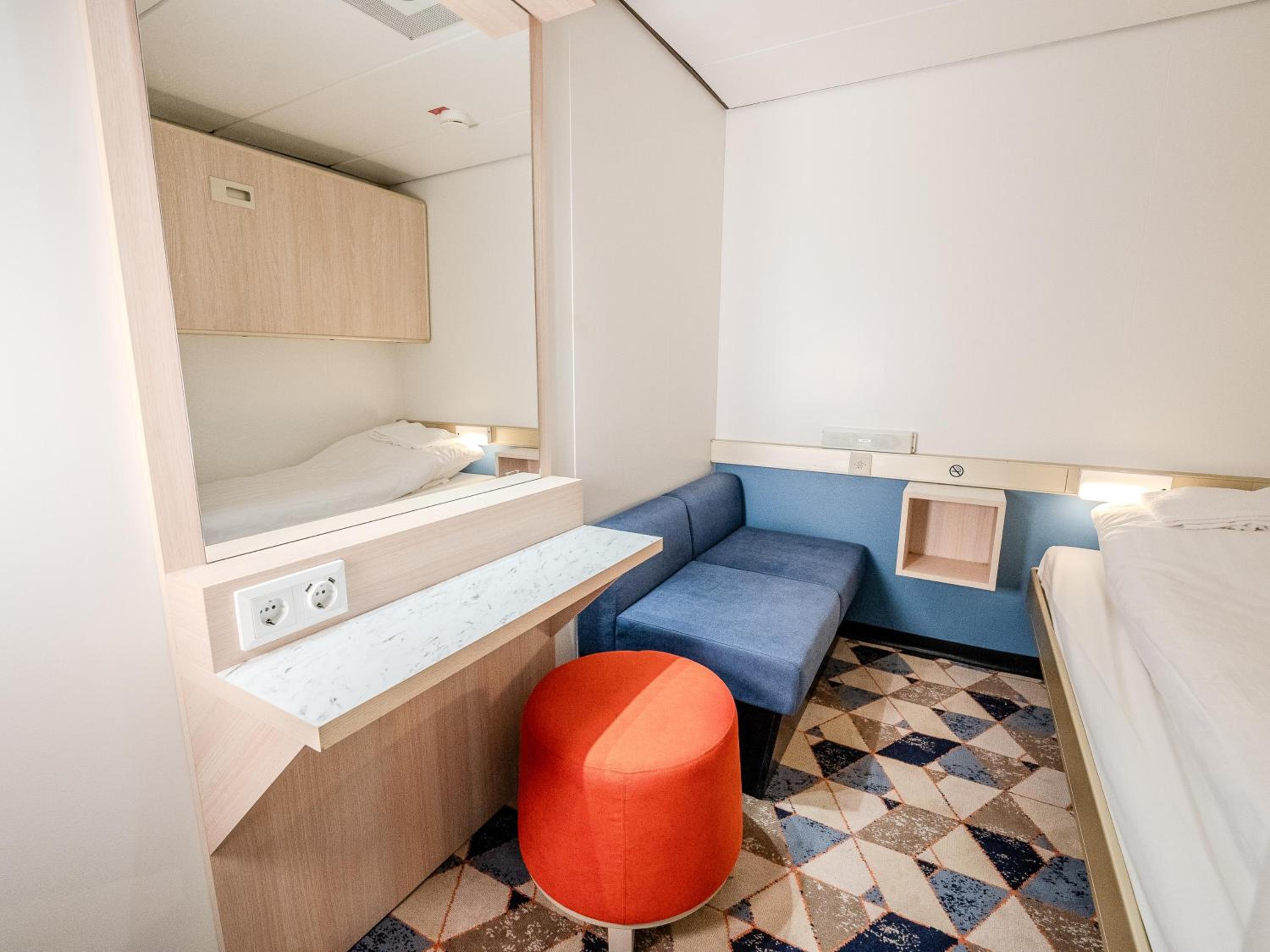 Standard inside 2-bed bunk cabin