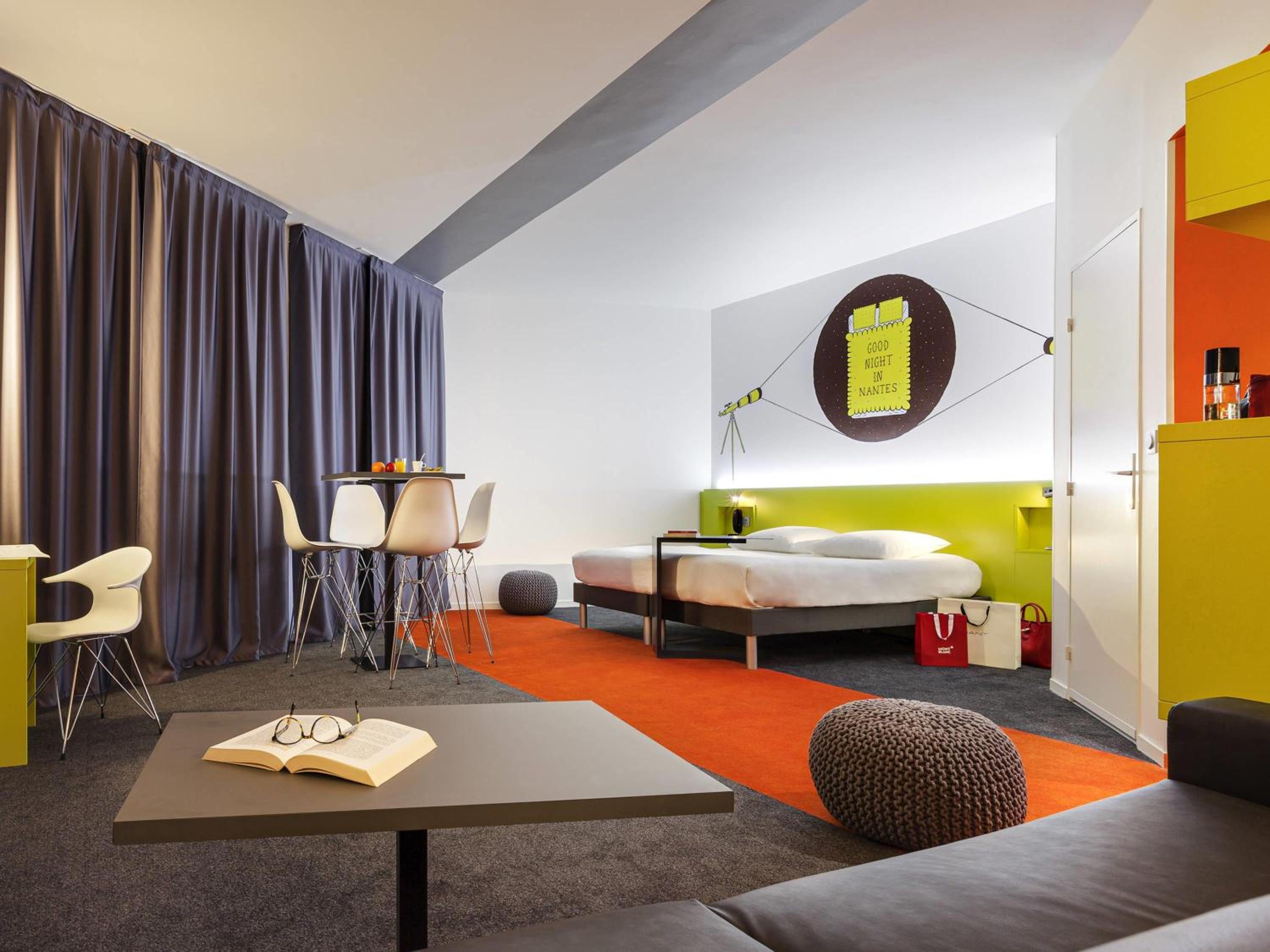 Standard Family Suite with One Double Bed and Twin Beds photo 2