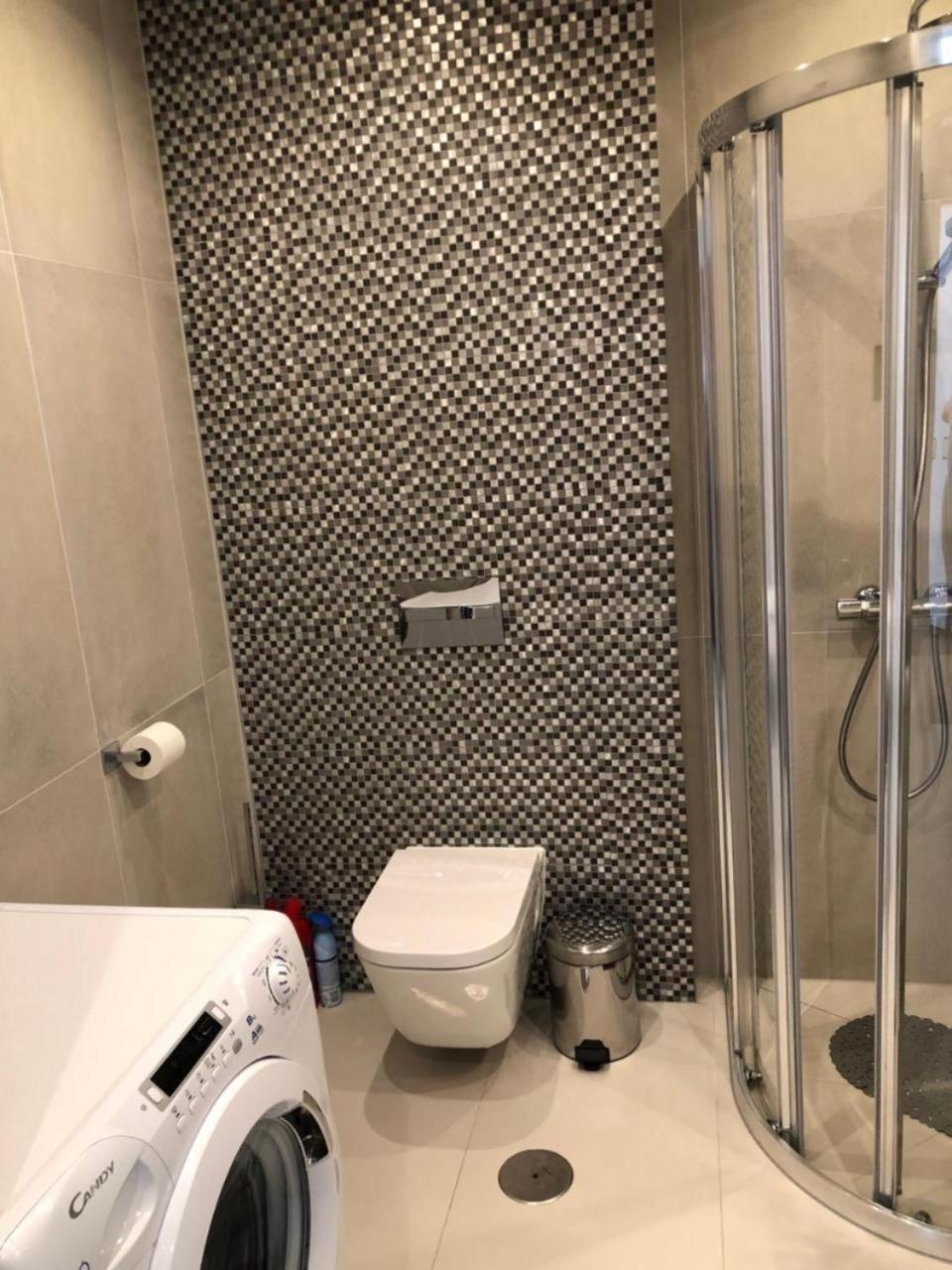 Deluxe One-Bedroom Apartment