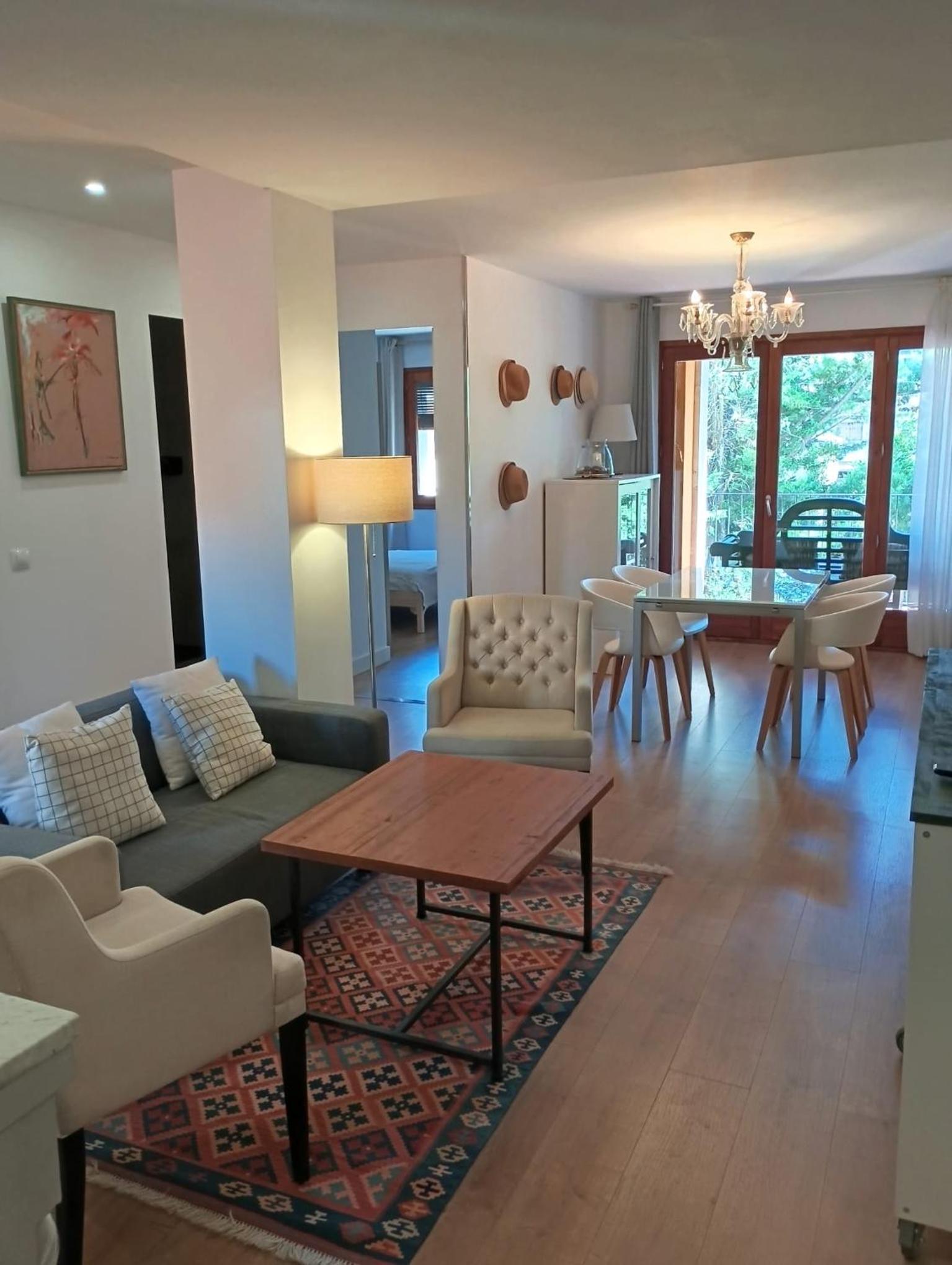 Two-Bedroom Deluxe Apartment with Balcony