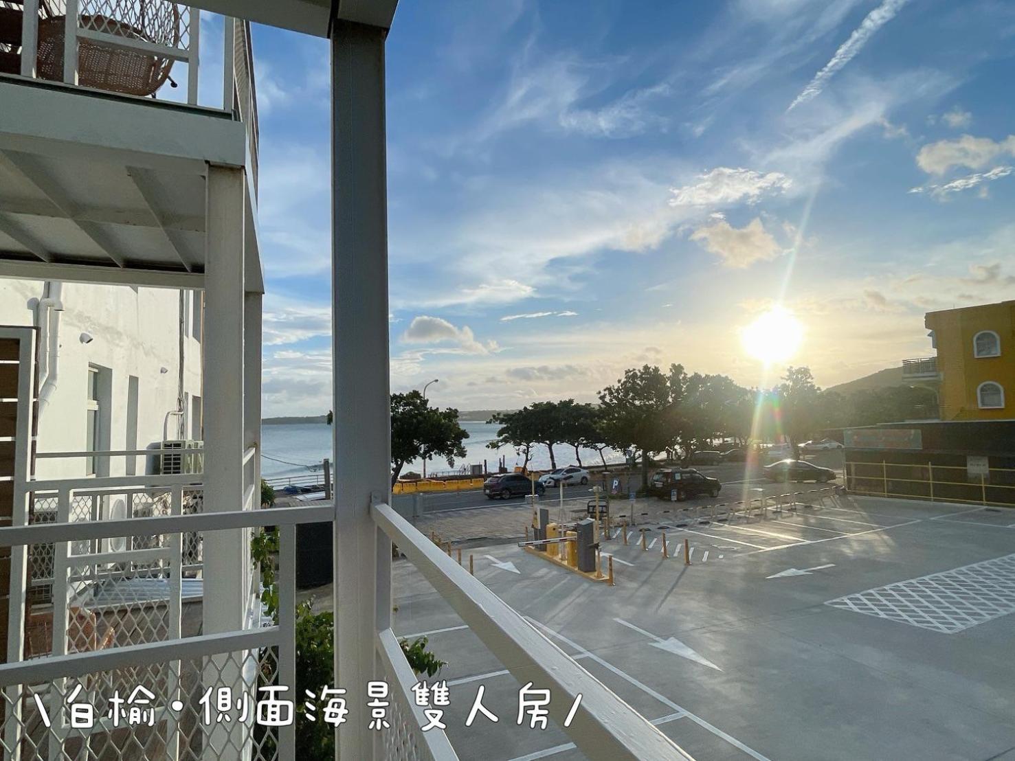 Deluxe Double Room with Side Sea View photo 3