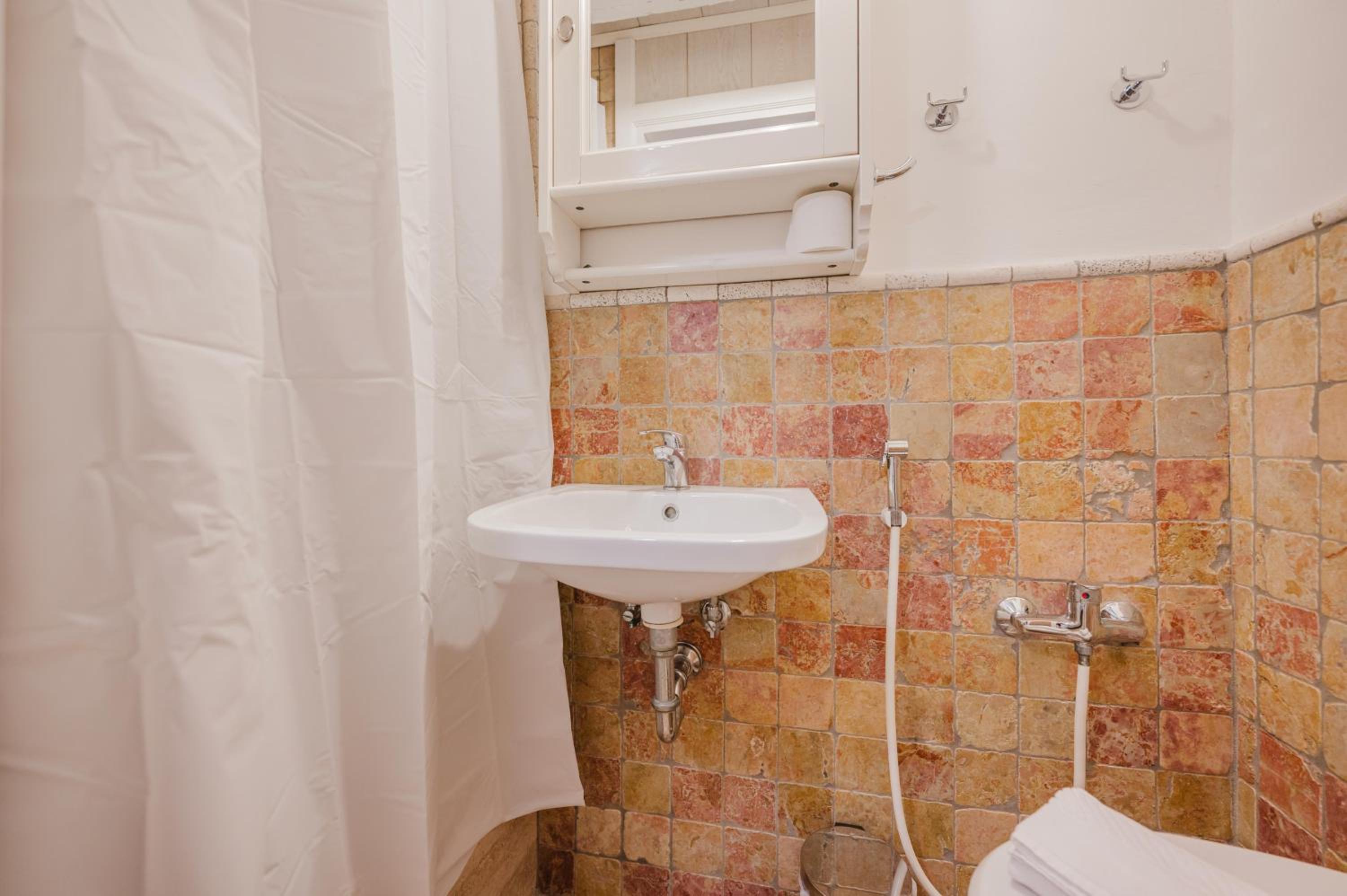Double Room with Private Bathroom photo 3