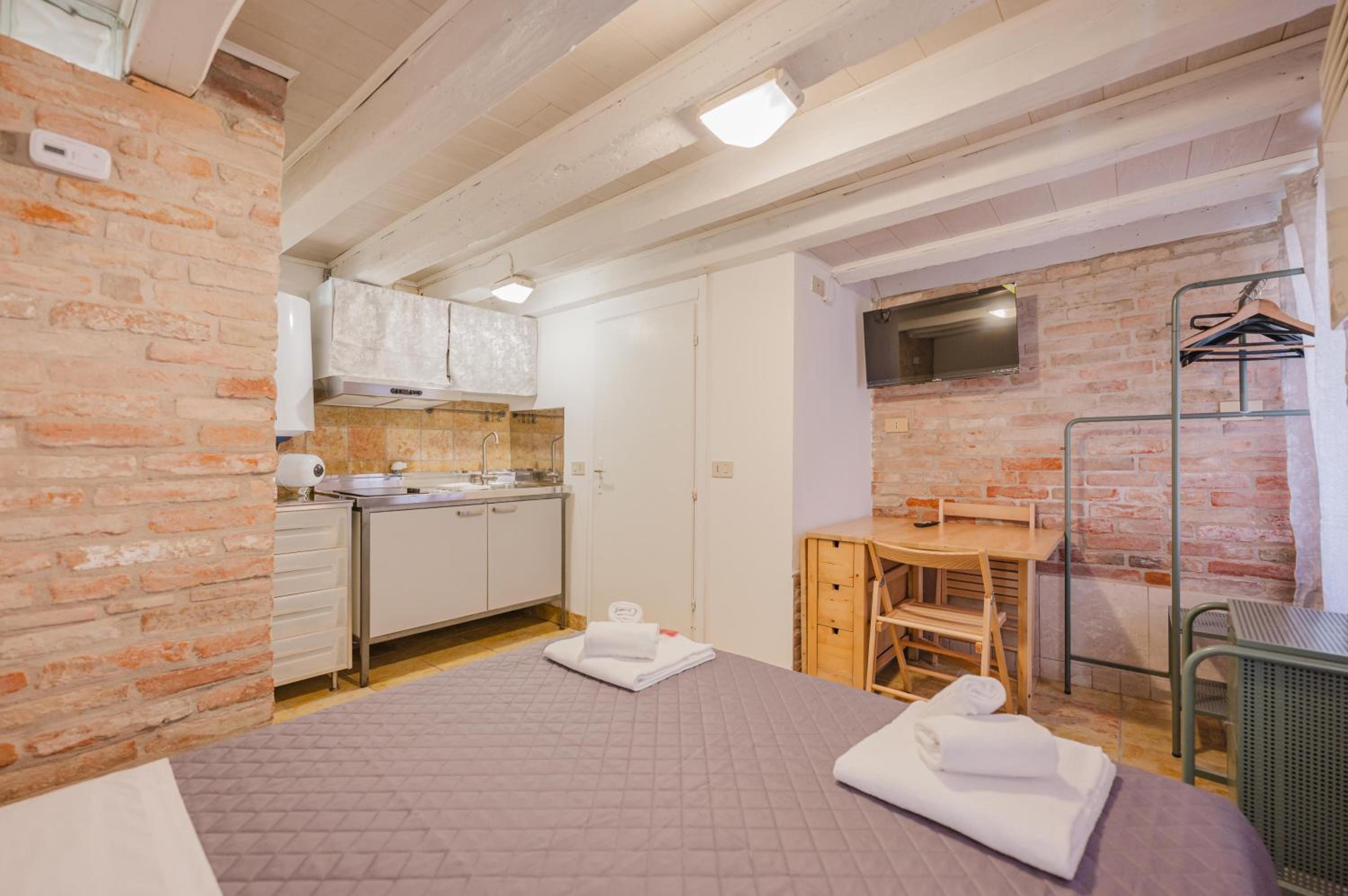Double Room with Private Bathroom photo 1