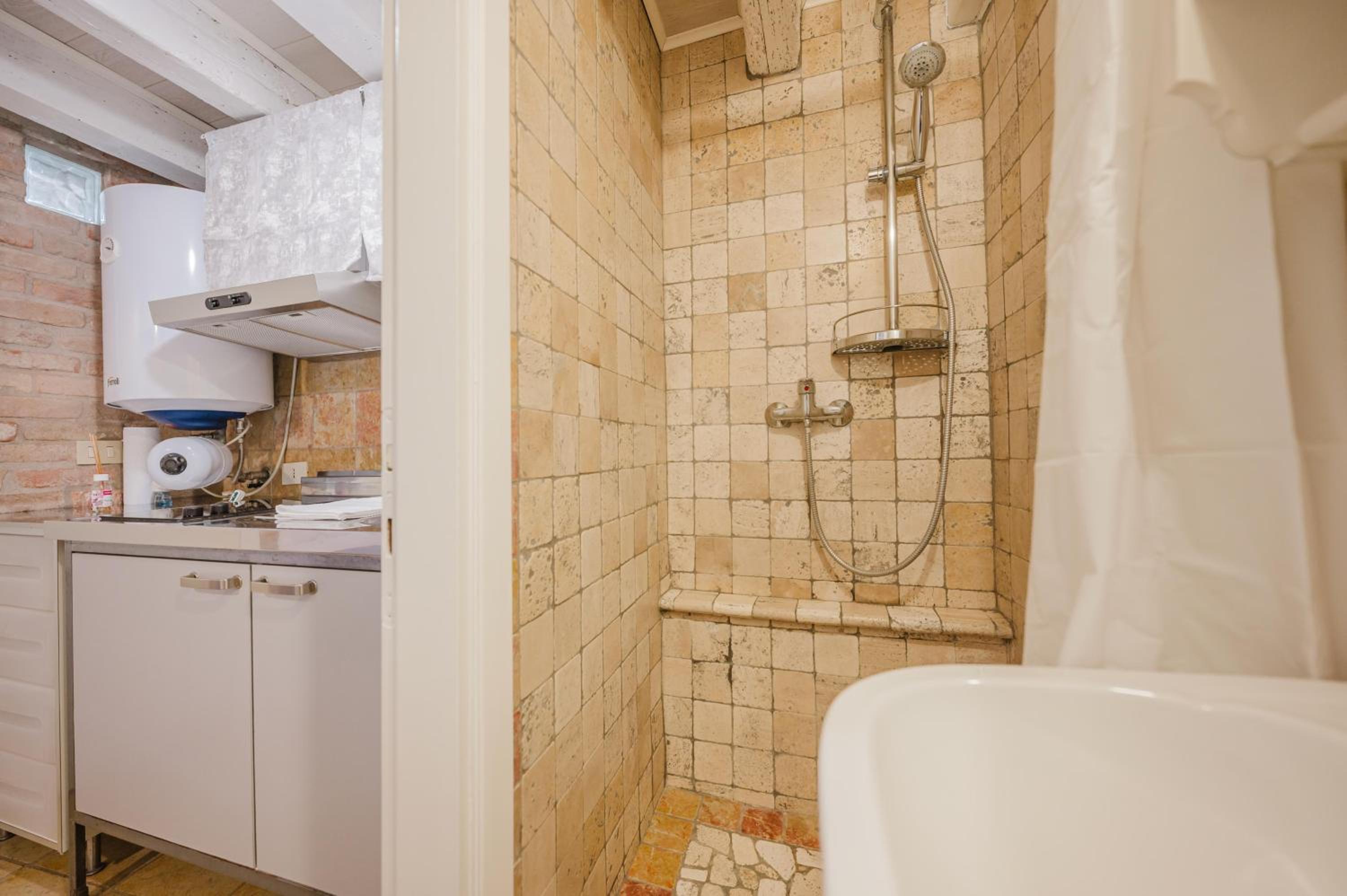 Double Room with Private Bathroom photo 2