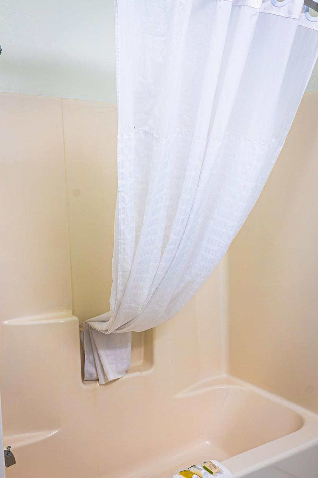 1 King Bed, Mobility Accessible Room, Bathtub w/ Grab Bars, Non-Smoking - Photo 8