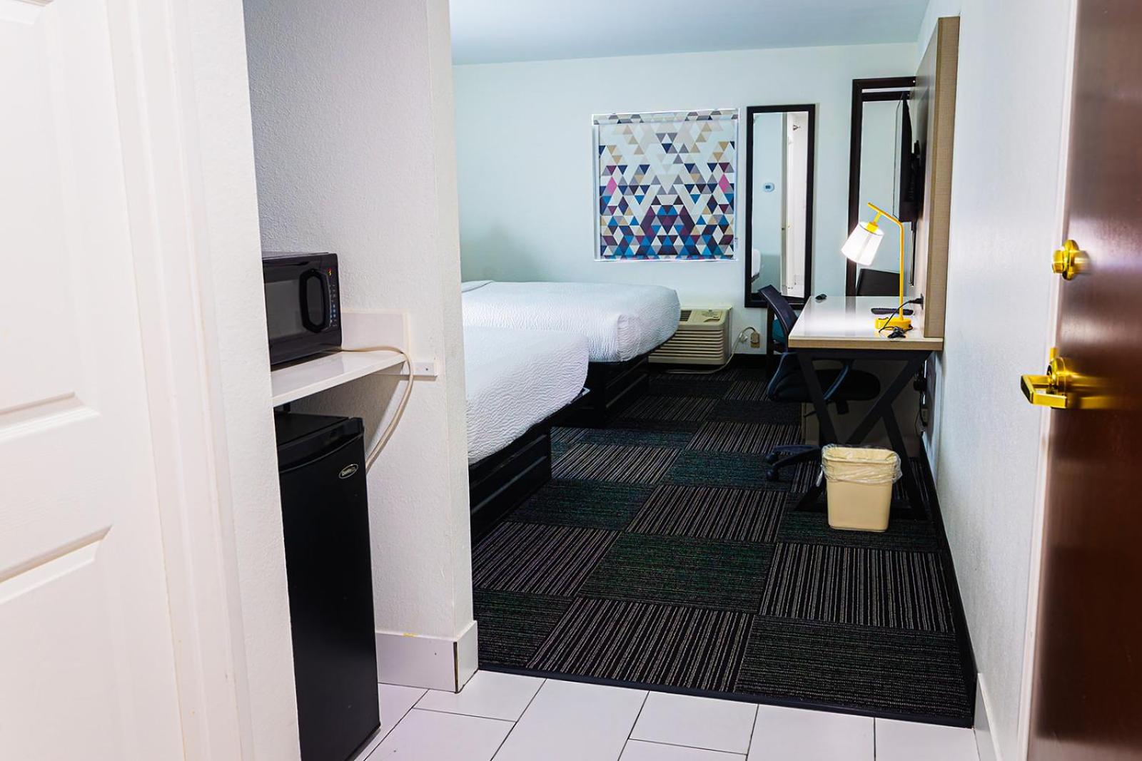 King Suite with Two King Beds and Queen Sofa, Non-Smoking - Photo 11