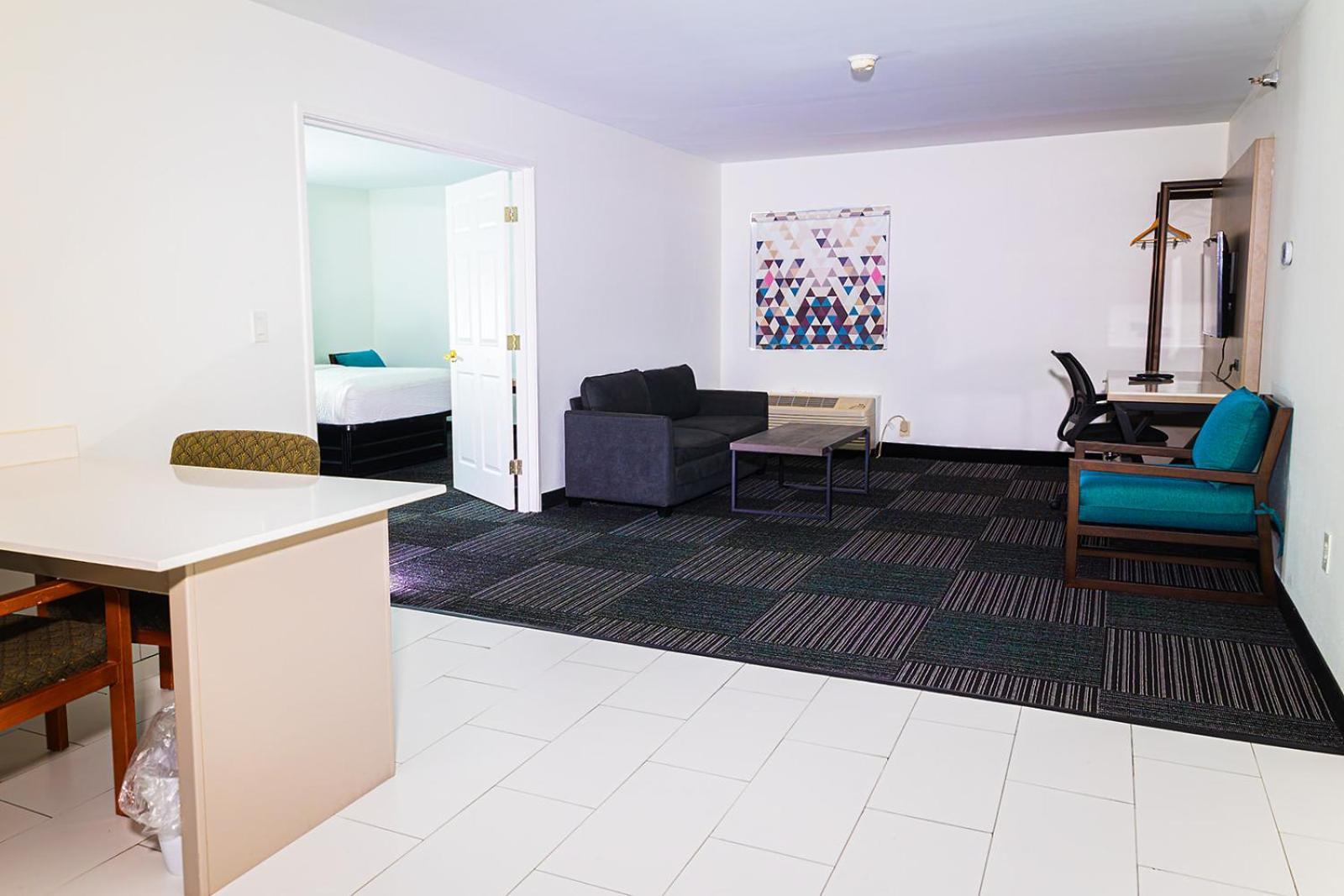1 King Bed, Mobility Accessible Room, Bathtub w/ Grab Bars, Non-Smoking - Photo 19