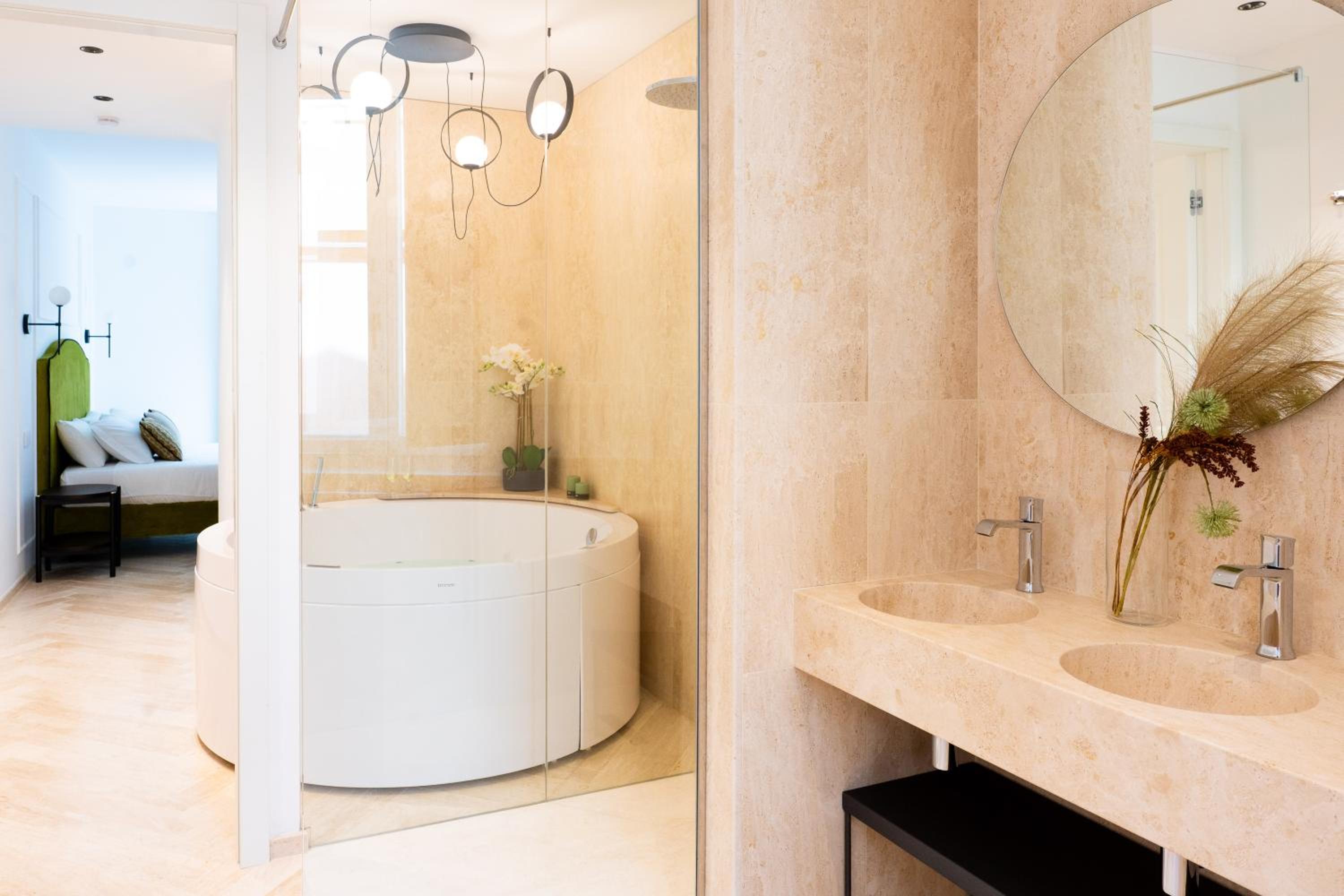 Queen Room with Spa Bath