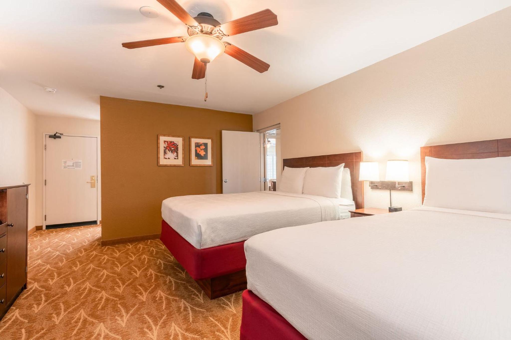 Deluxe Family Suite photo 2
