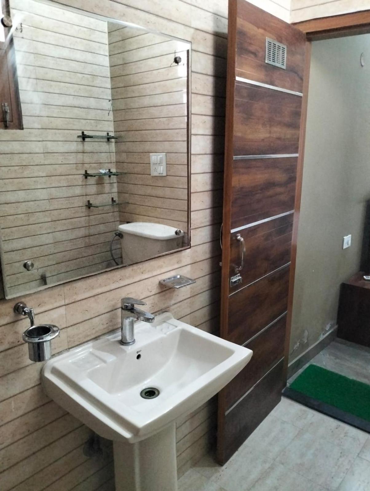 Deluxe Double Room (2 Adults + 1 Child) photo 2