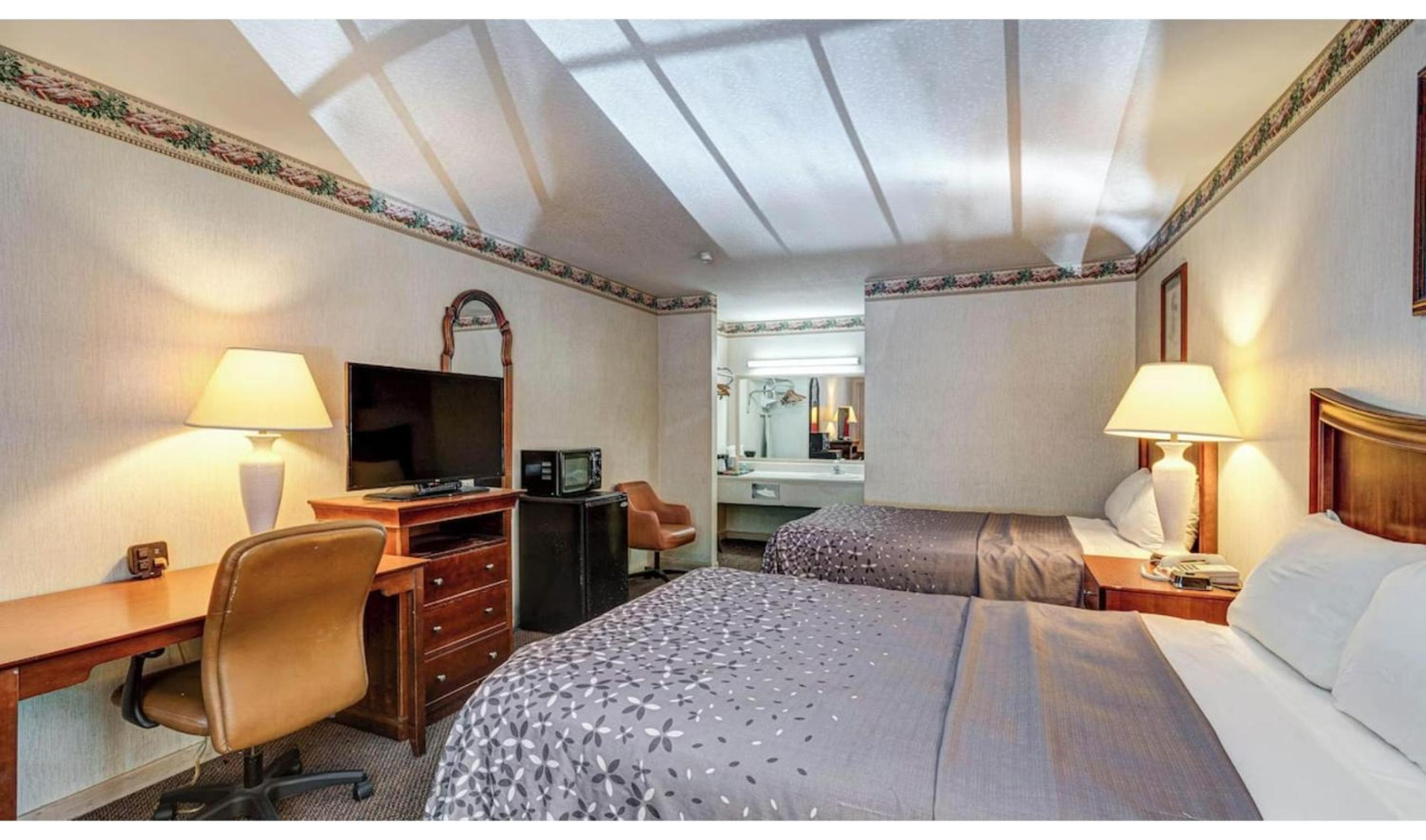2 Queen Bed Smoking - Photo 3