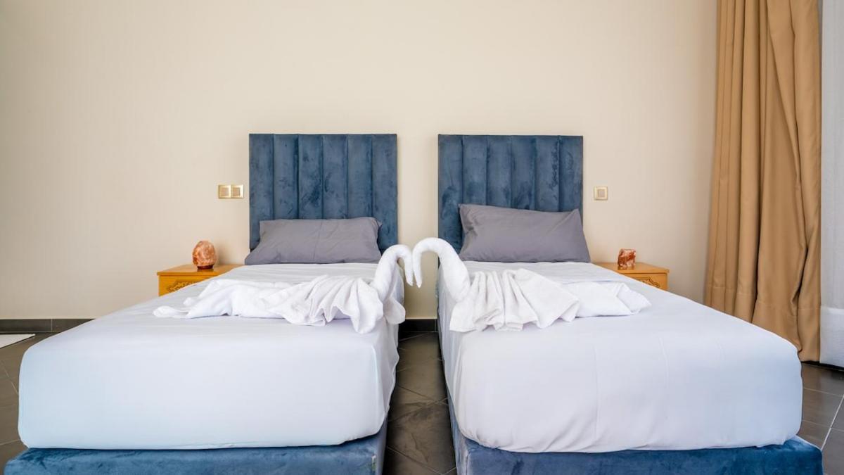 Deluxe Double or Twin Room with Pool View photo 3